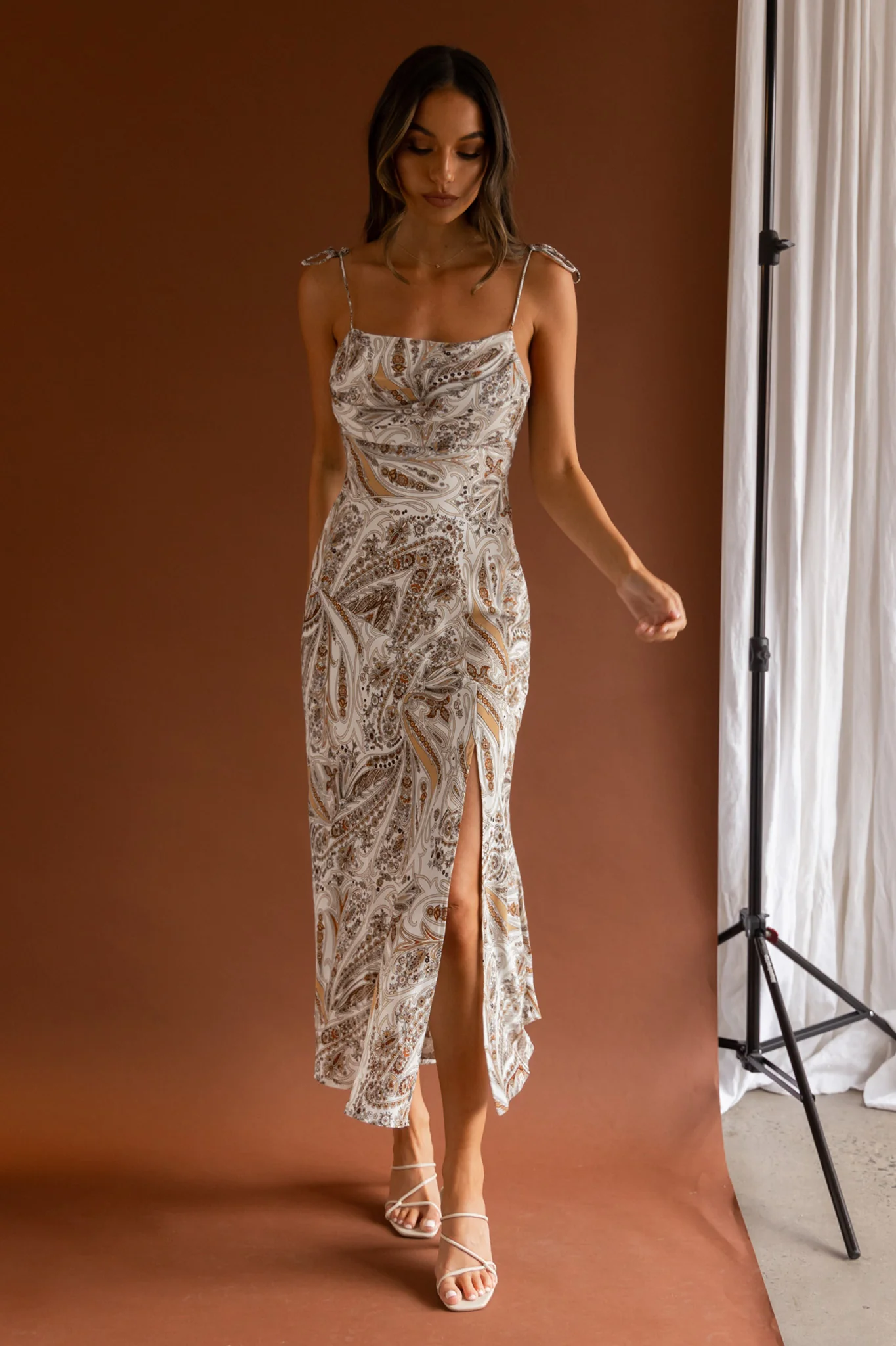 About Town Tied Shoulder Midi Dress Paisley White - Image 3