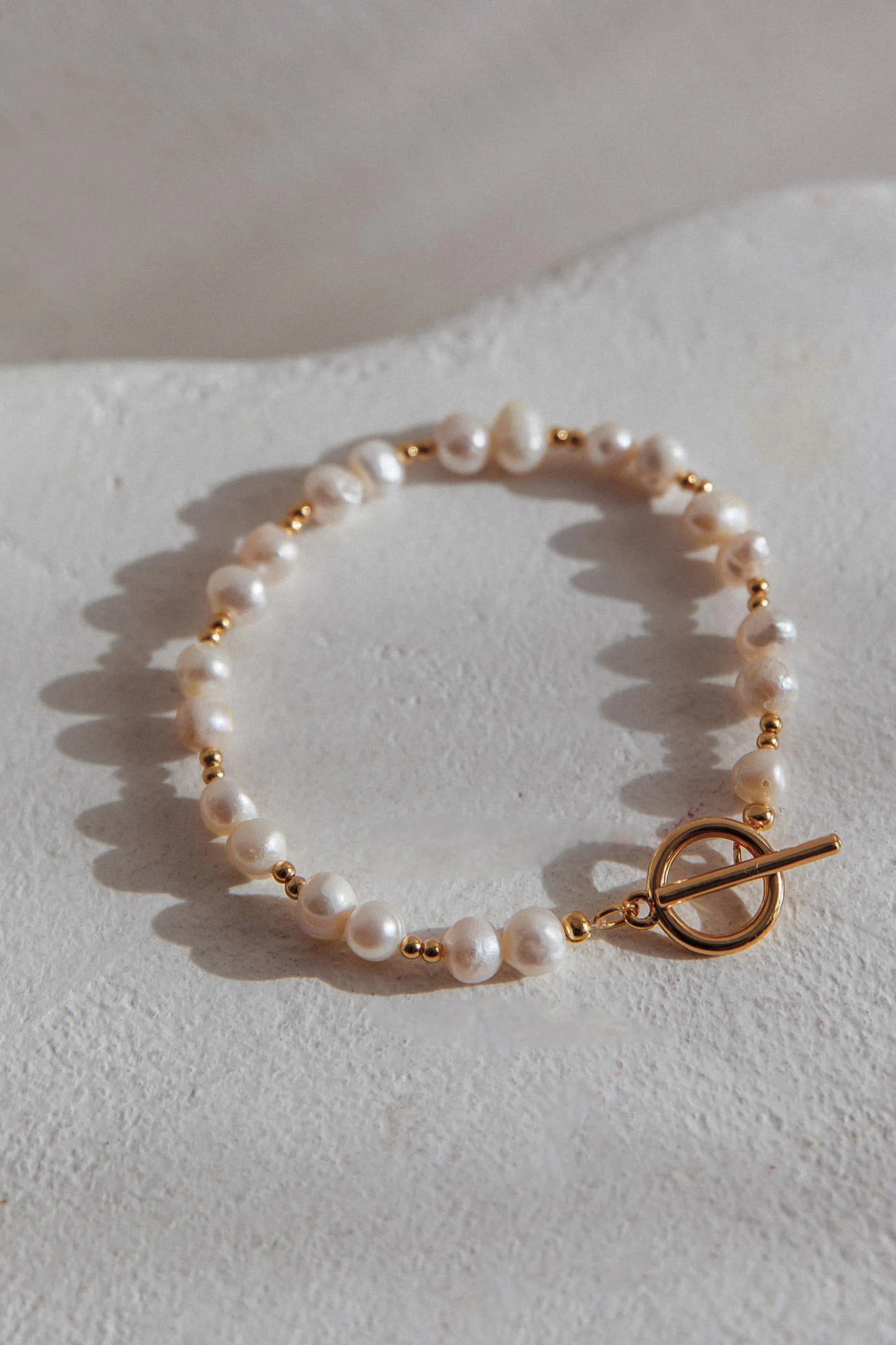 Alexander Freshwater Pearl Toggle Clasp Bracelet Gold - Image 2