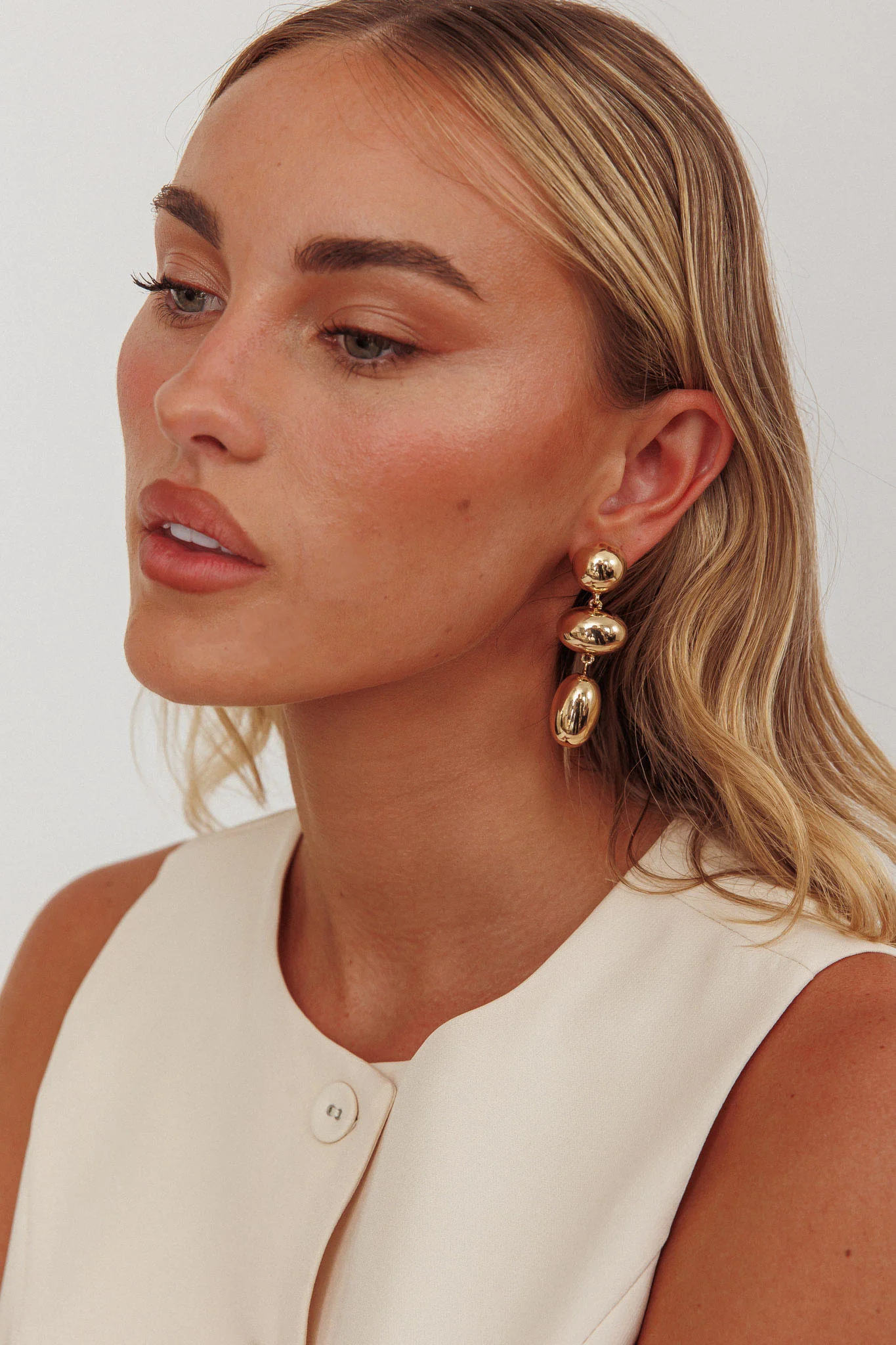 Amy Pebble Droplet Earrings Gold - Image 2