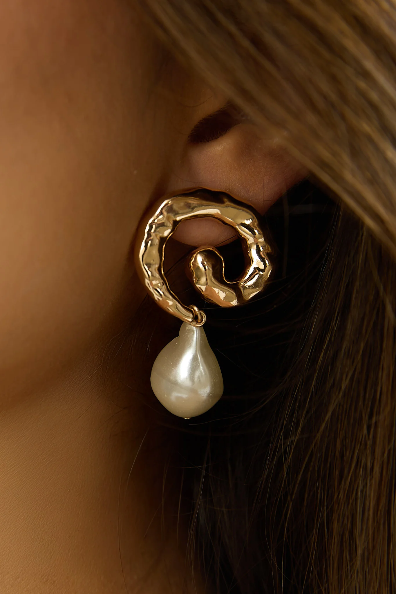 Annetta Spiral Drop Earrings Gold/Pearl - Image 3
