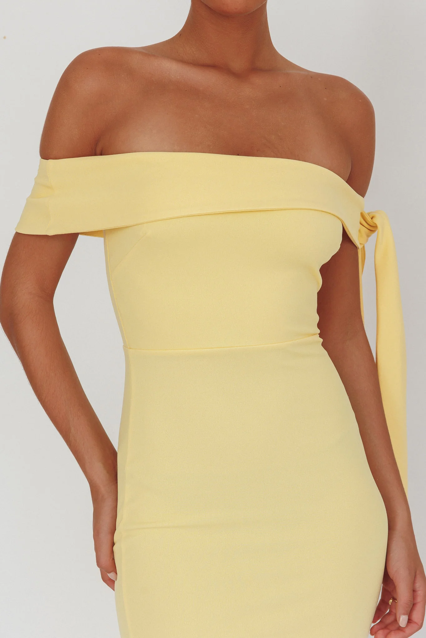 Aurora Sky Off-Shoulder Tie Maxi Dress Lemon - Image 3