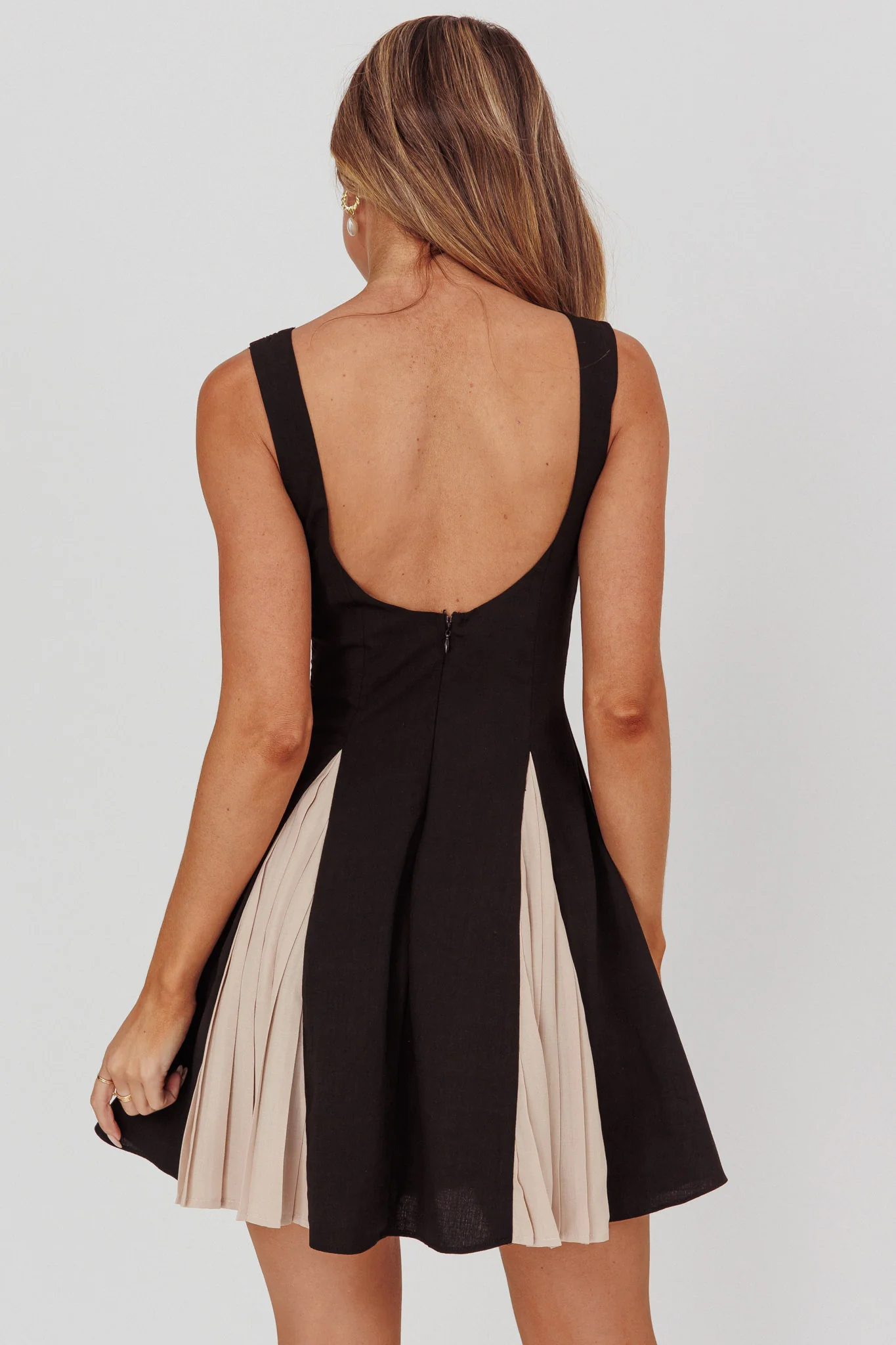 Averi Contrasting Godet Hem Mini Dress Black - Image 2