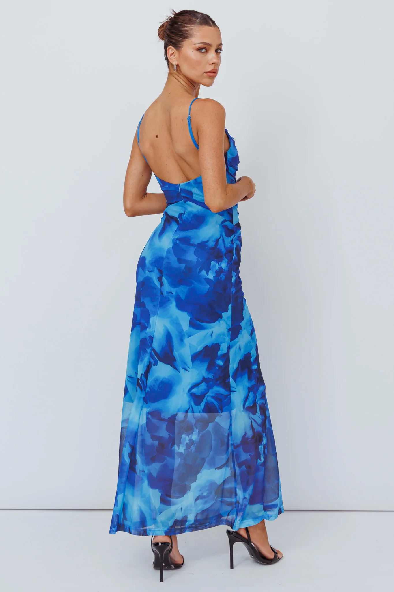 Beulah Twist Bodice Maxi Dress Floral Blue - Image 2