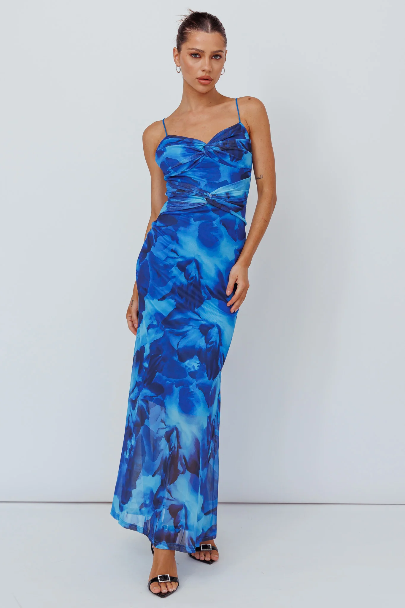 Beulah Twist Bodice Maxi Dress Floral Blue - Image 3