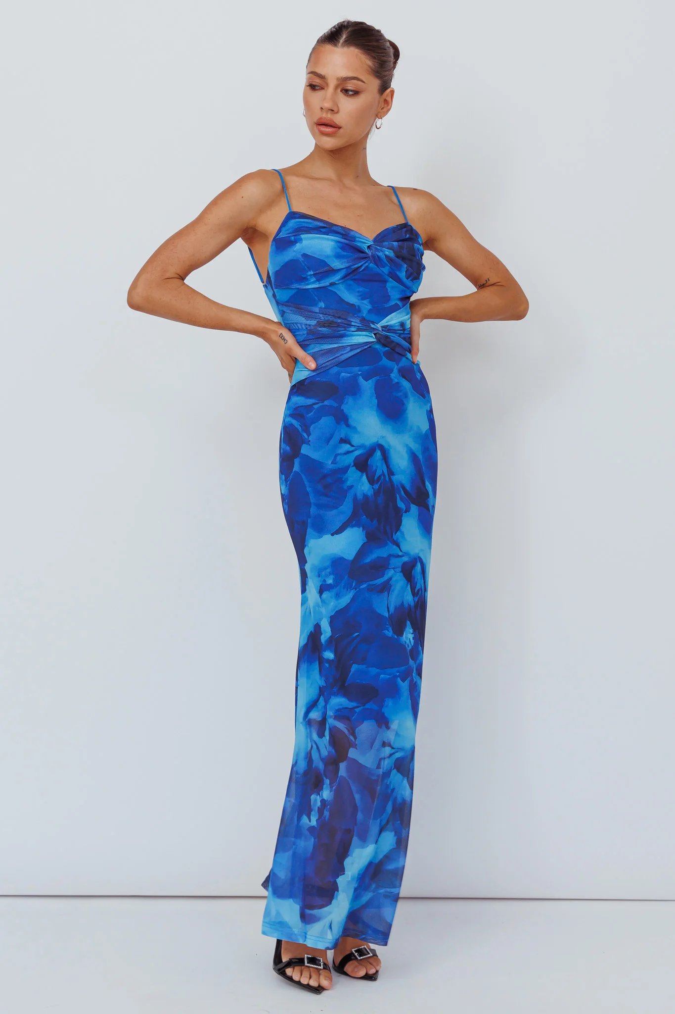 Beulah Twist Bodice Maxi Dress Floral Blue - Image 5