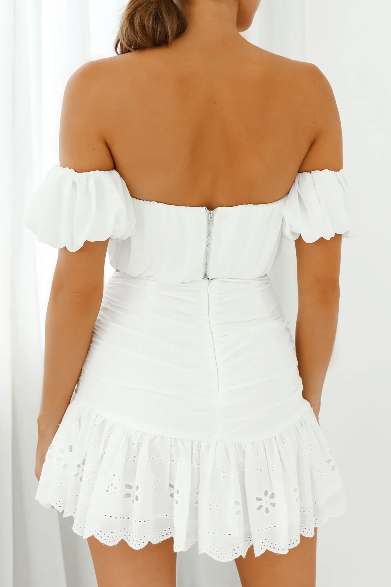 Bisous Sweetheart Neckline Ruched Off-Shoulder Crop Top White - Image 2
