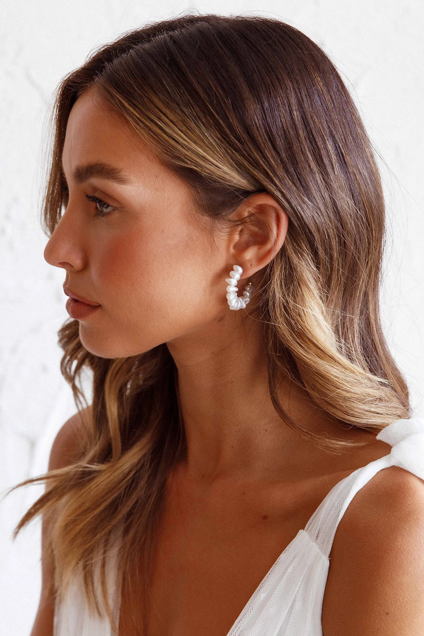 Bold Pearls Hoop Earrings Gold - Image 3