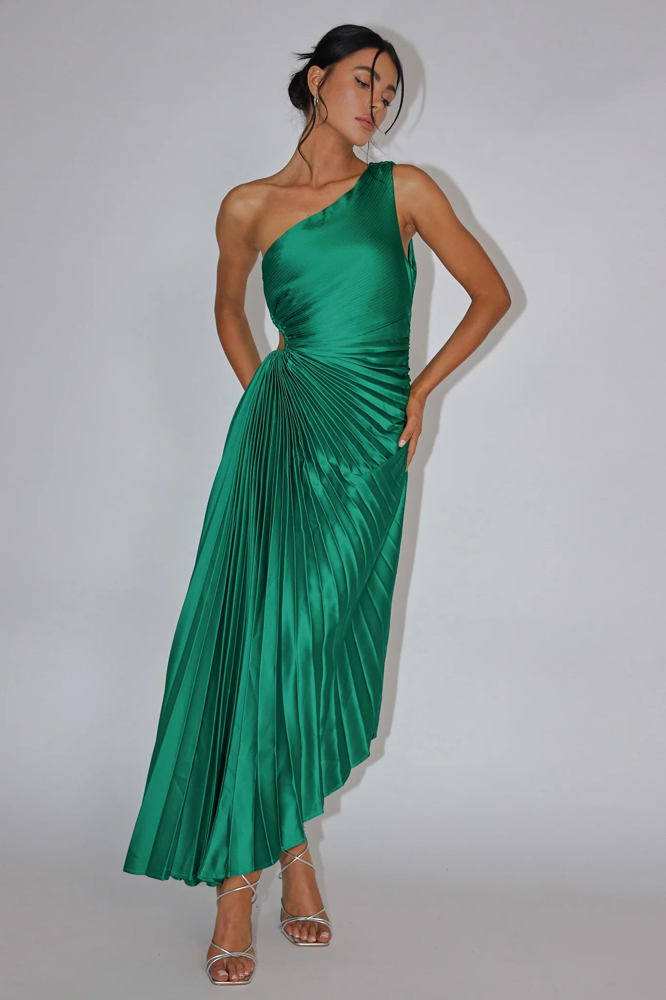 Brooklynn One-Shoulder Accordion Pleat Dress Kelly Green - Image 3