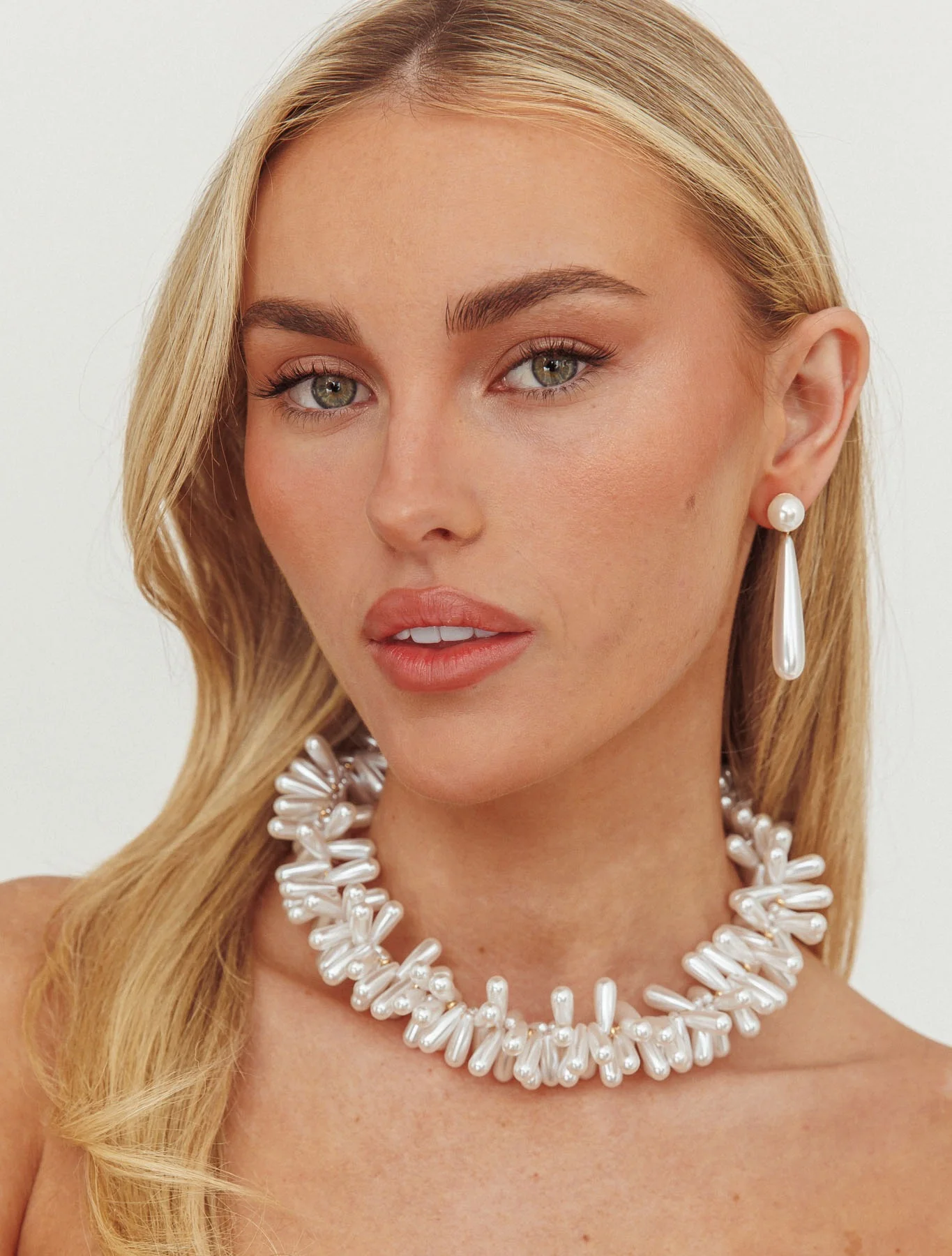 Cameron Teardrop Choker Necklace Pearl - Image 2