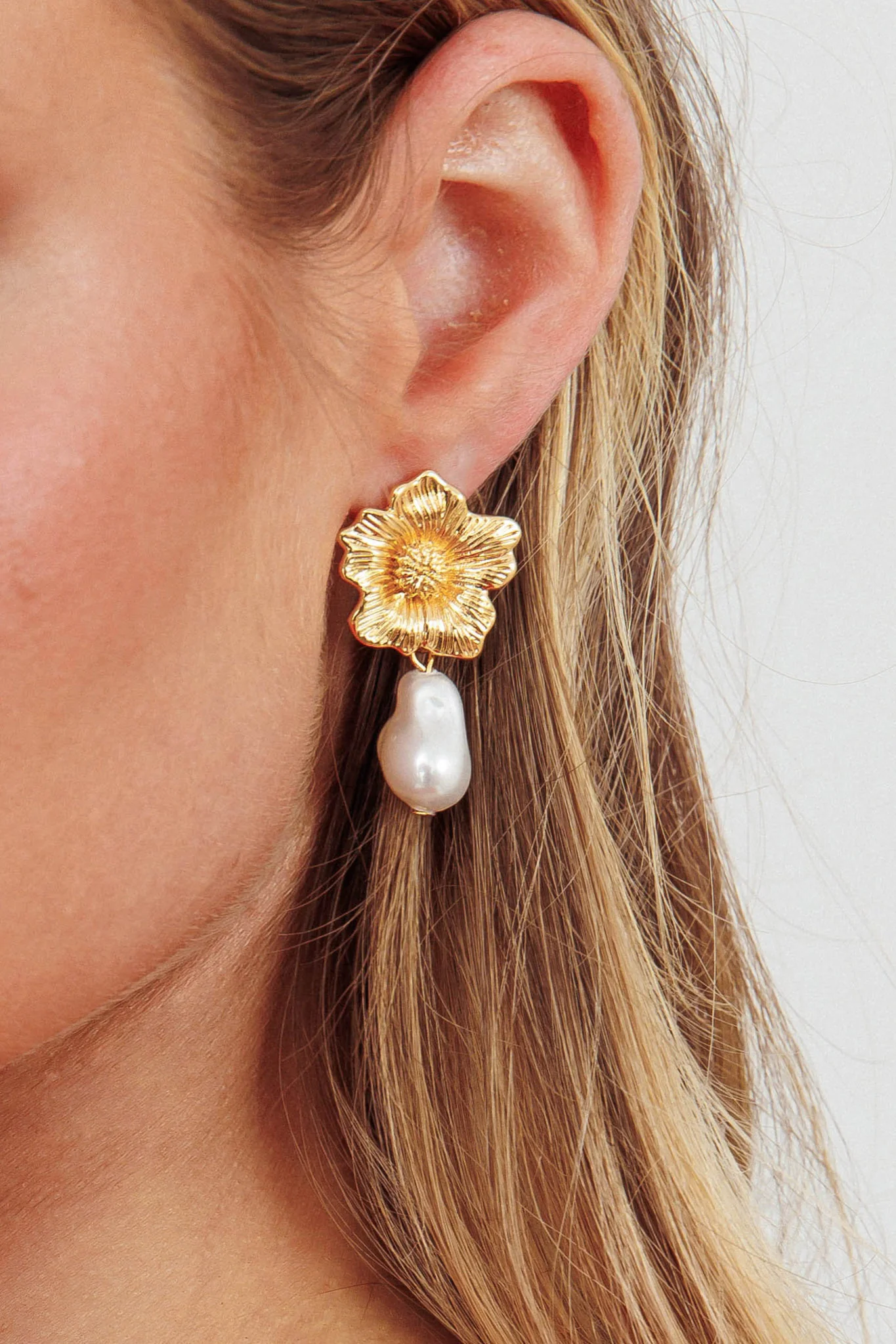 Camryn Drop Pearl Earrings Gold - Image 3