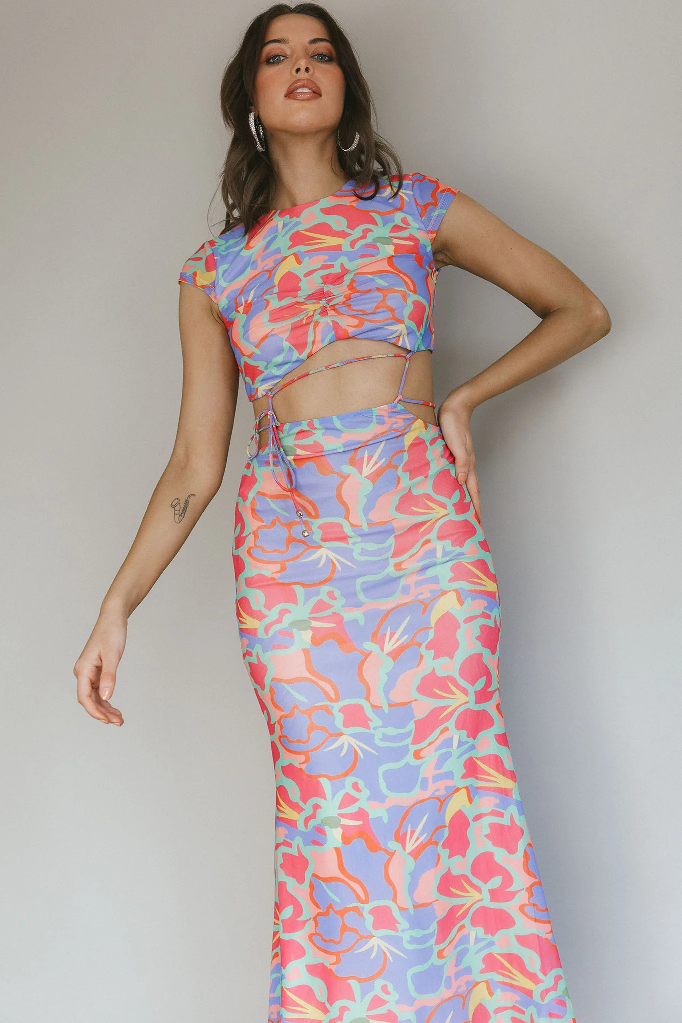 Capri Cap Sleeve String Maxi Dress Blue/Red - Image 4