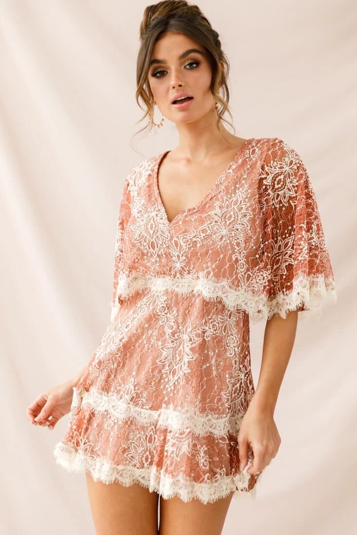 Caspar Batwing Lace Dress Rose/Beige - Image 7