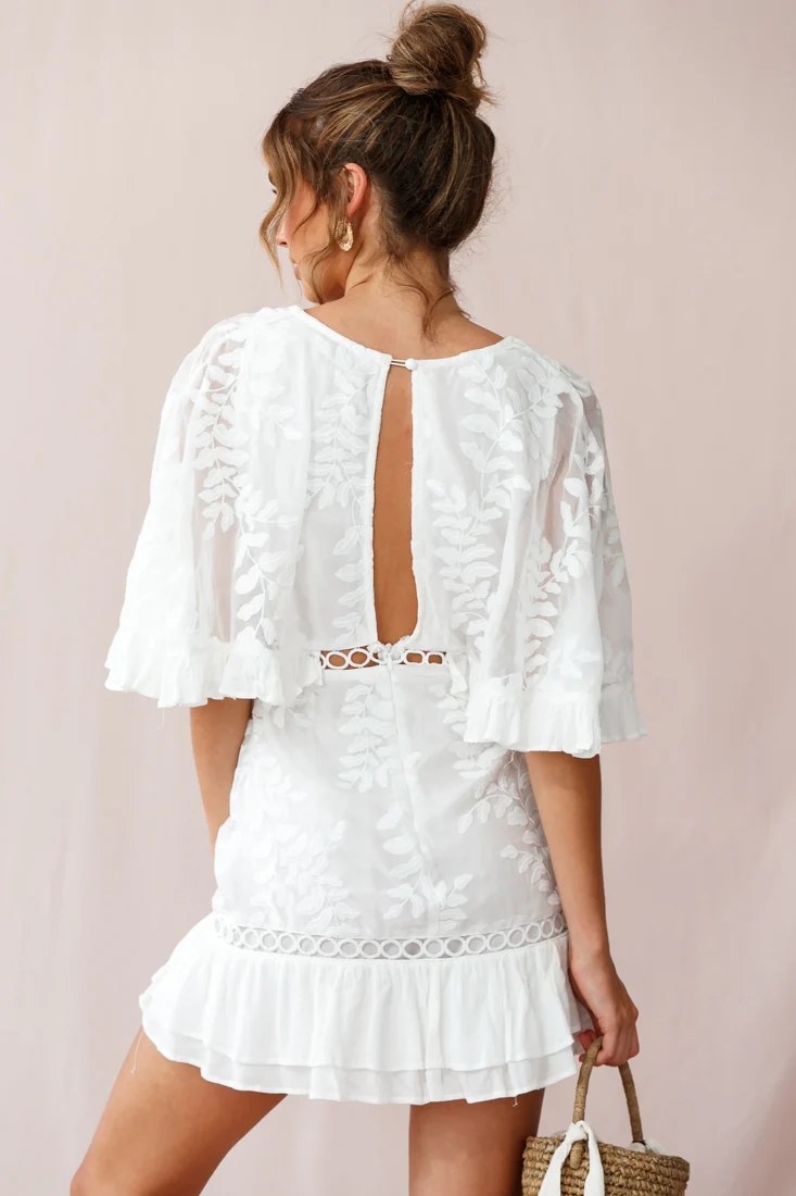Caspar Leafy Embroidered Dress White - Image 3