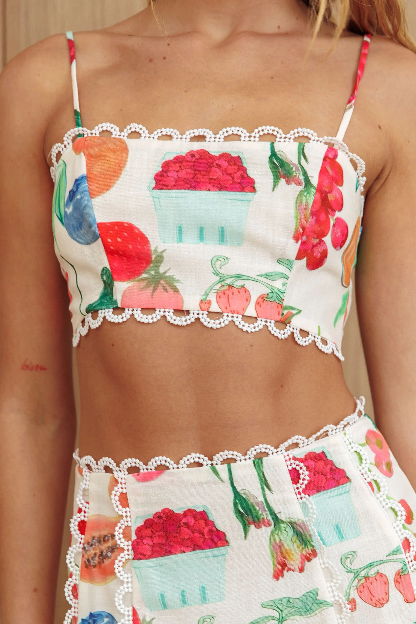 Chamberlain Scallop Trim Crop Top Fruit - Image 3