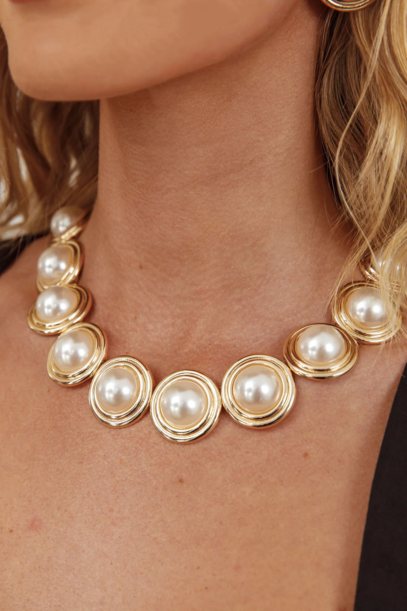 Chelsea Pearl Circle Necklace Gold/Pearl - Image 3