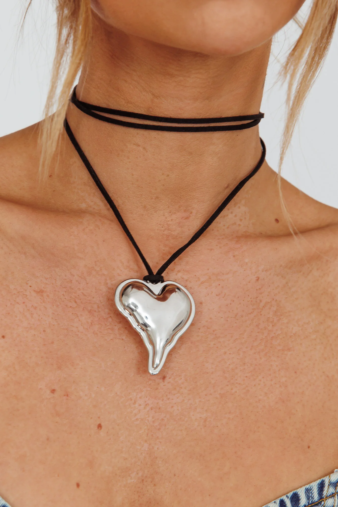 Corazon Heart Pendant Choker Silver - Image 5