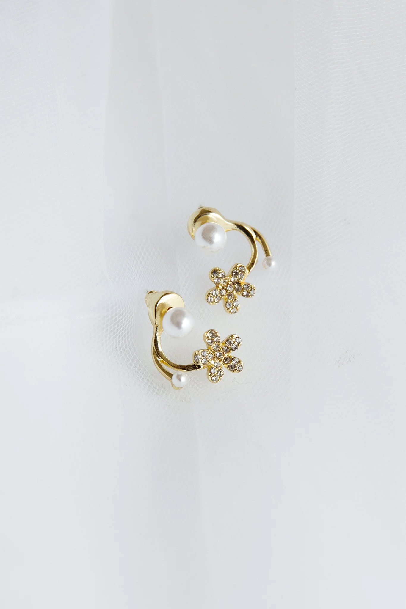 Dakota Pearl Earrings Gold - Image 3