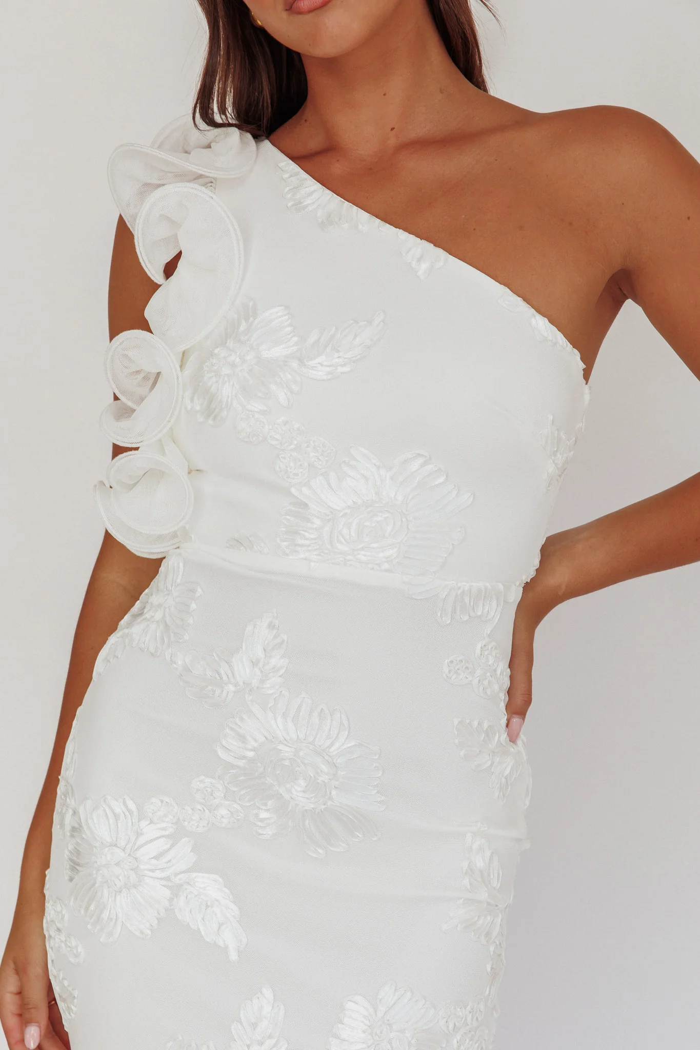 Deanna One-Shoulder Ruffle Maxi Dress Floral Texture White - Image 4