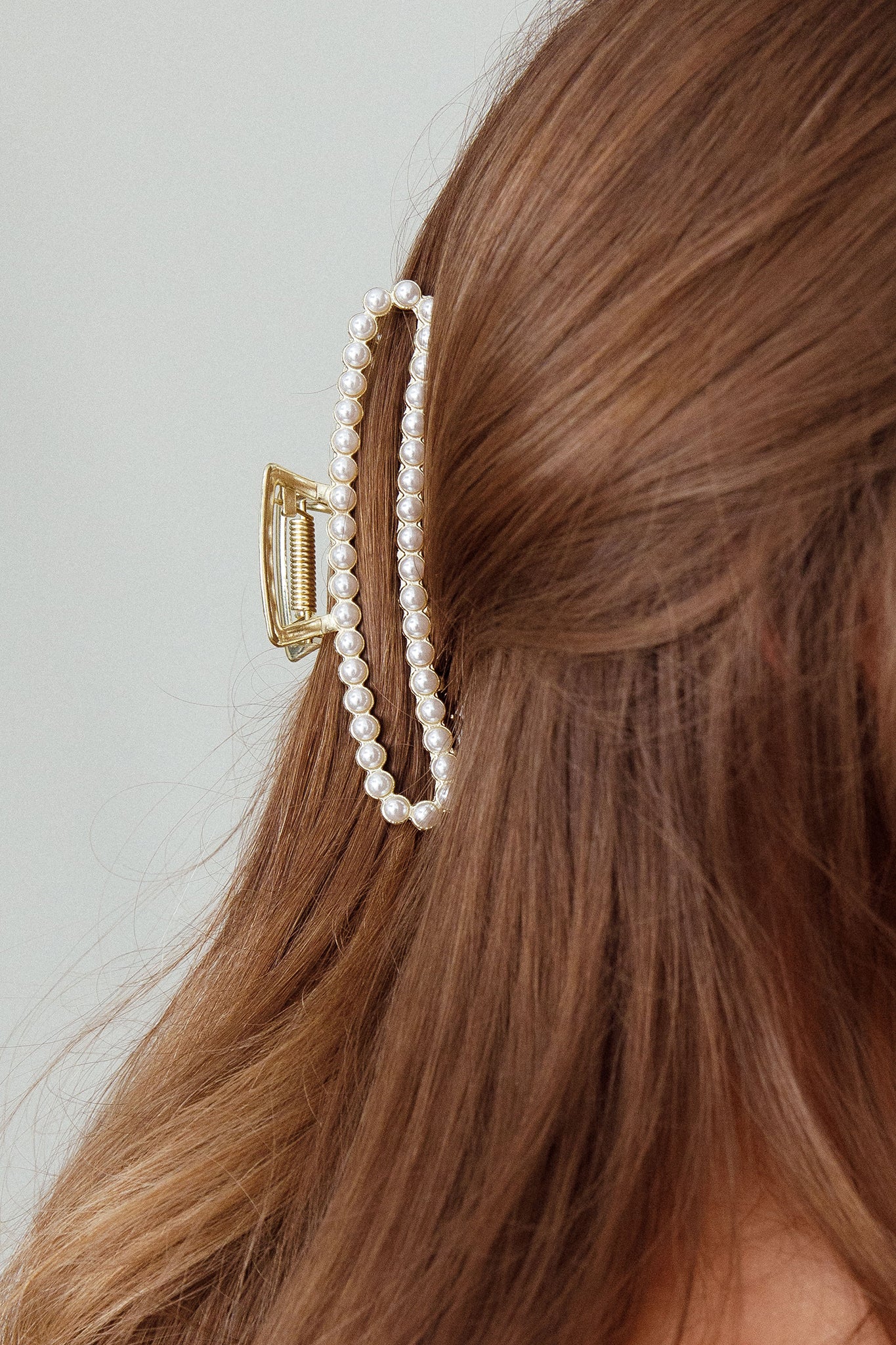 Ellie Pearl Square Claw Gold - Image 3