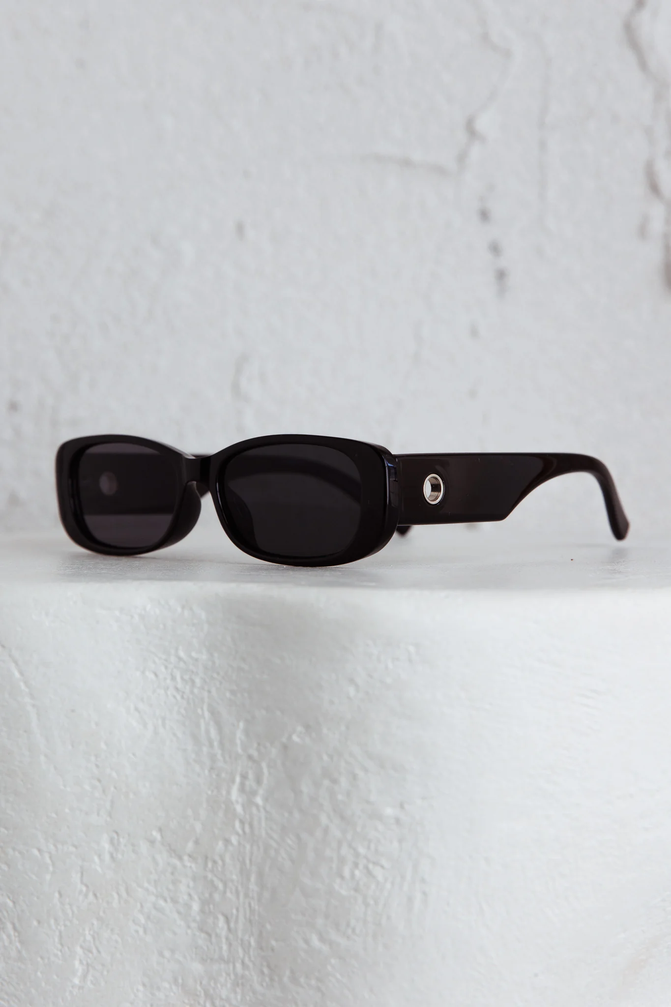 Eola Retro Sunglasses Black - Image 2