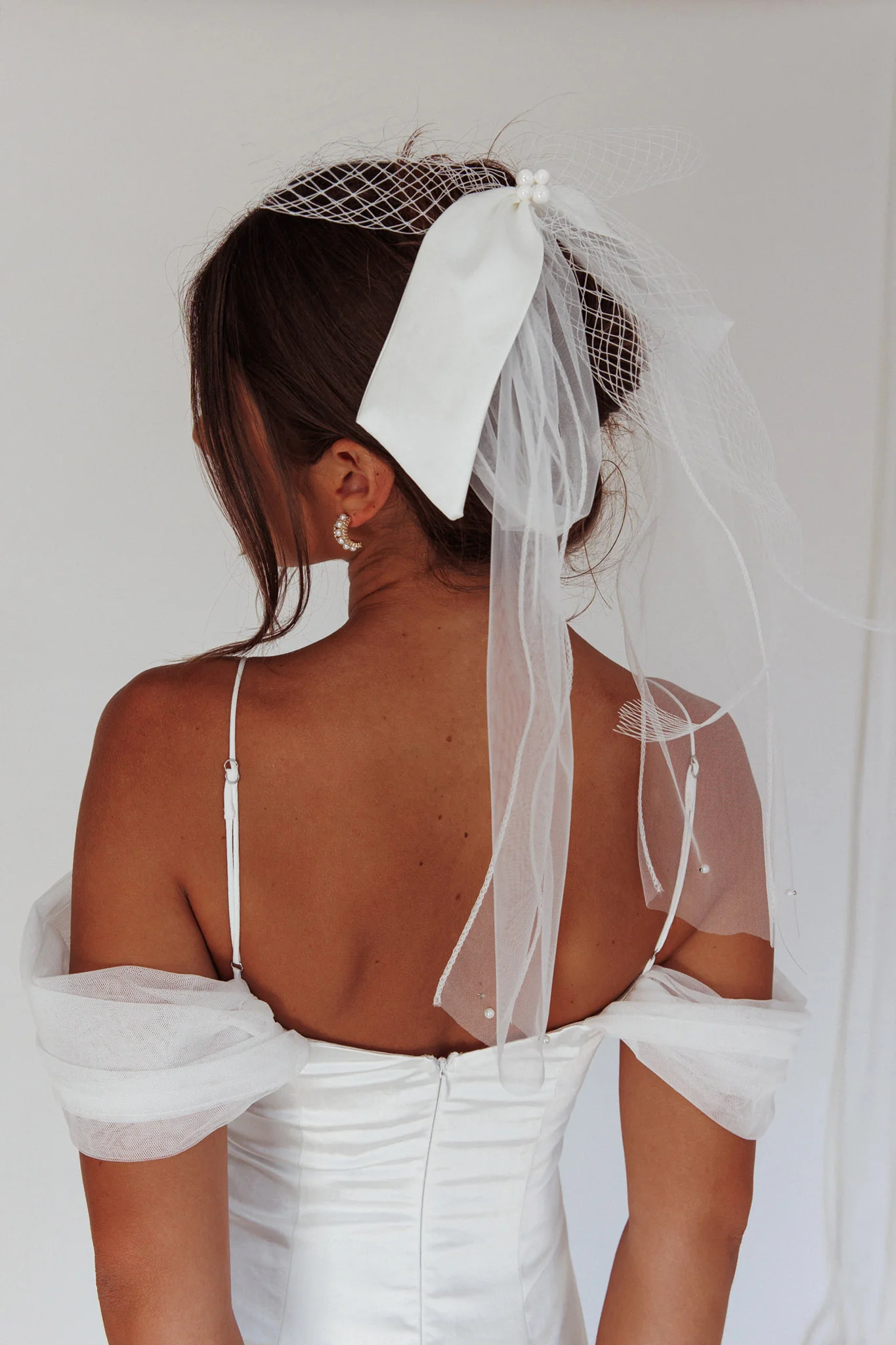 Esther Pearl & Bow Bridal Veil White - Image 4