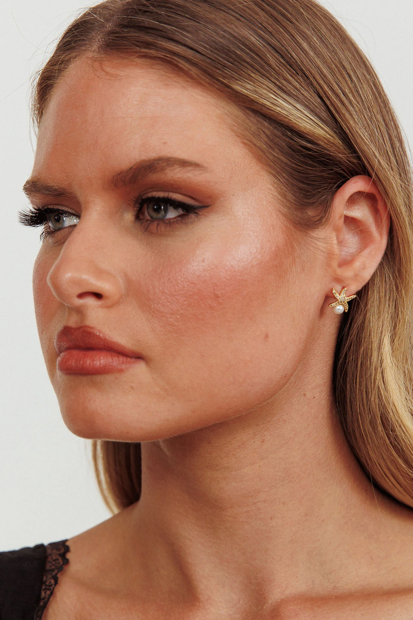Ethereal Starfish With Pearl Stud Earrings Gold - Image 3