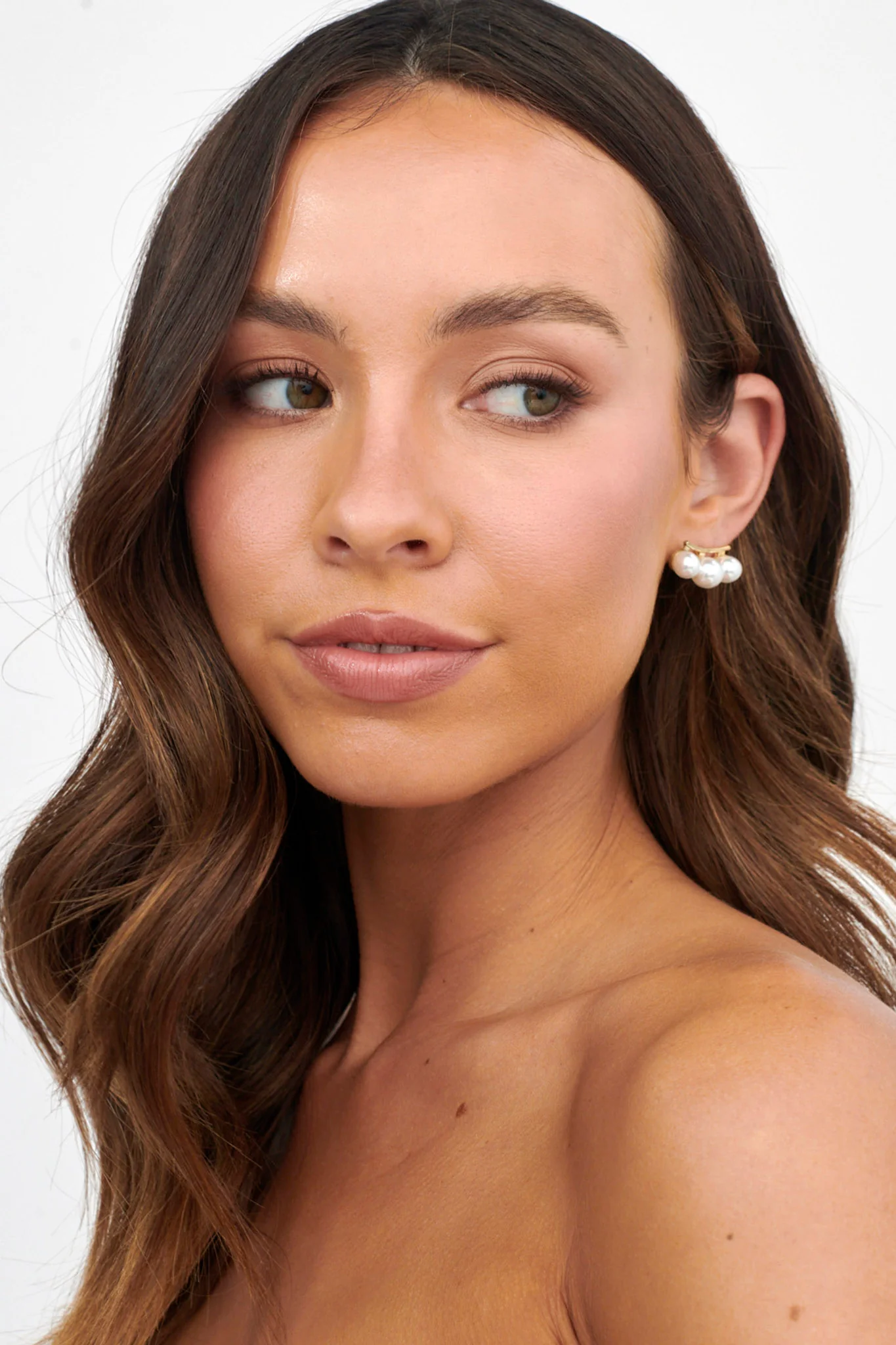 Eva Three Pearl Earrings Gold - Image 3