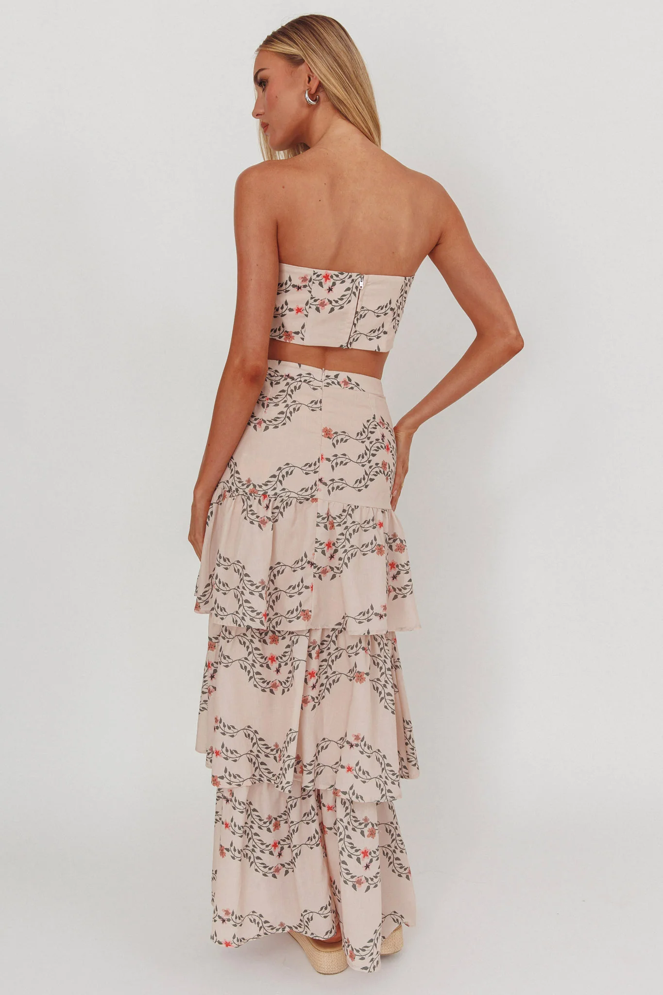 Ezmeralda Tiered Ruffle Maxi Skirt Floral Beige - Image 2