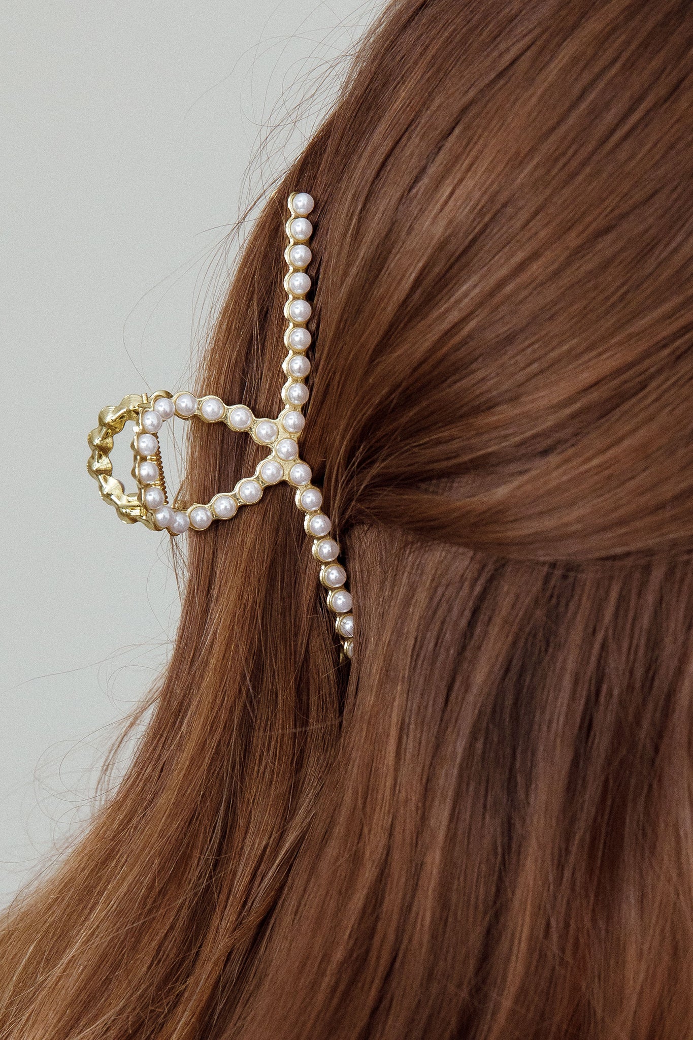 Hannah Pearl Twist Hair Claw Gold - Image 3