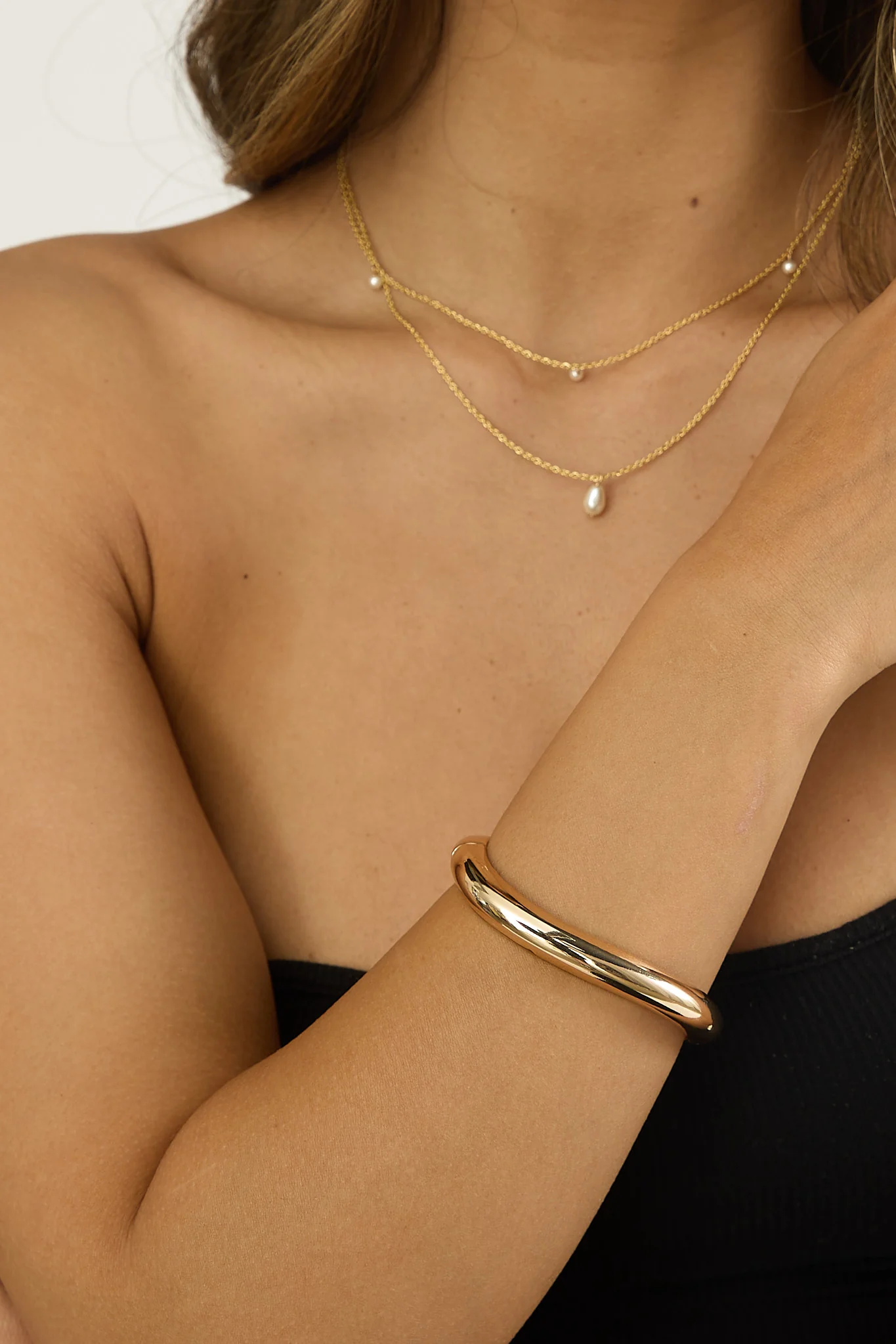Hilda Irregular Clasp Bangle Gold - Image 2