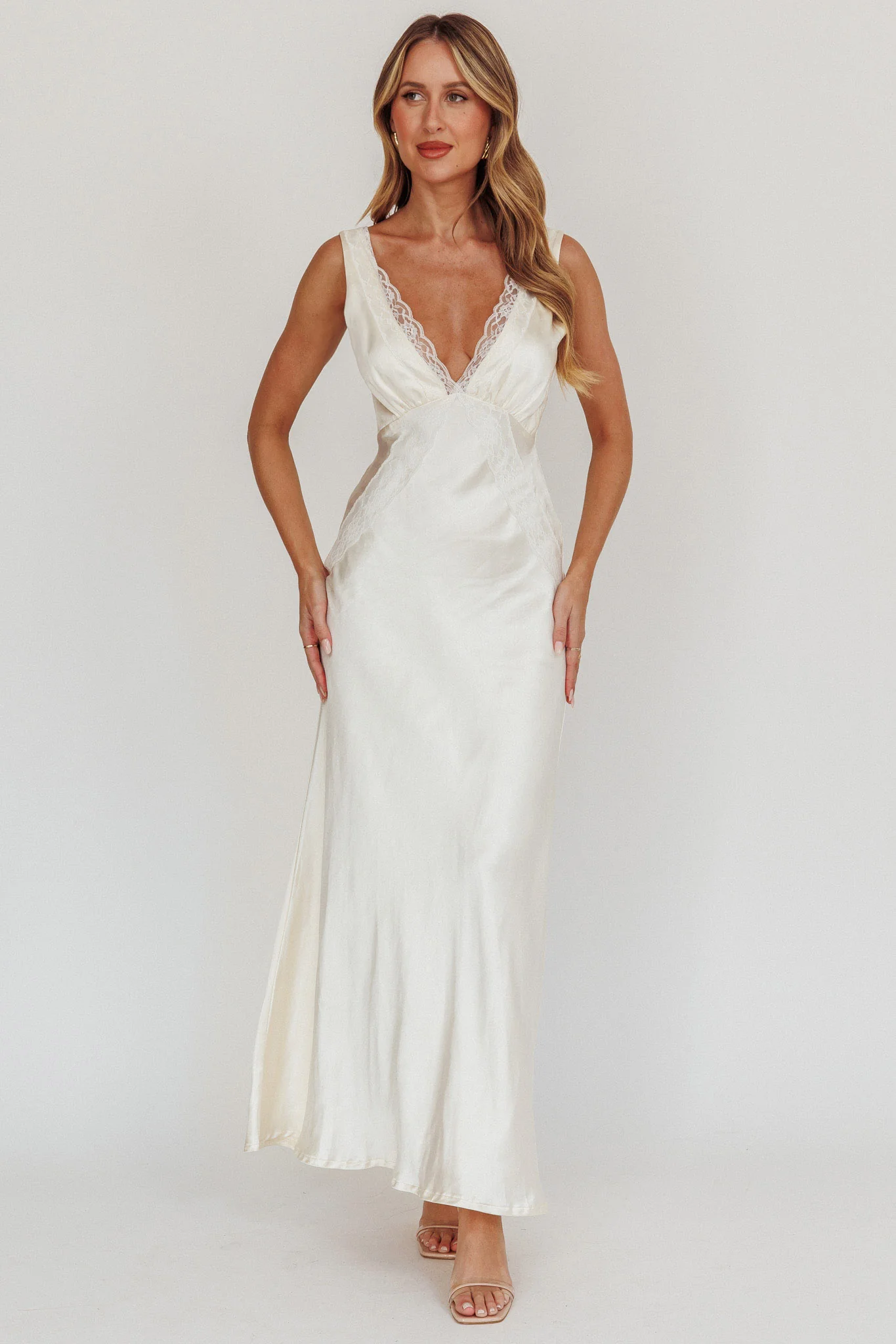 Ivonne Lace Trim V-Neck Maxi Dress Oyster - Image 3