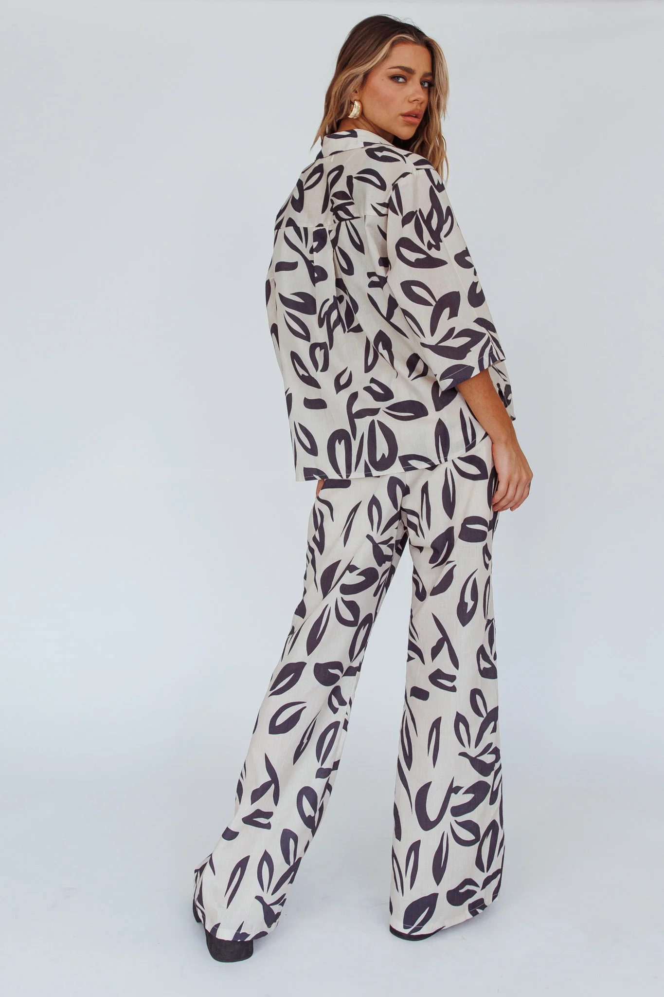 Just A Hunch Pants Leaf Print Beige - Image 3