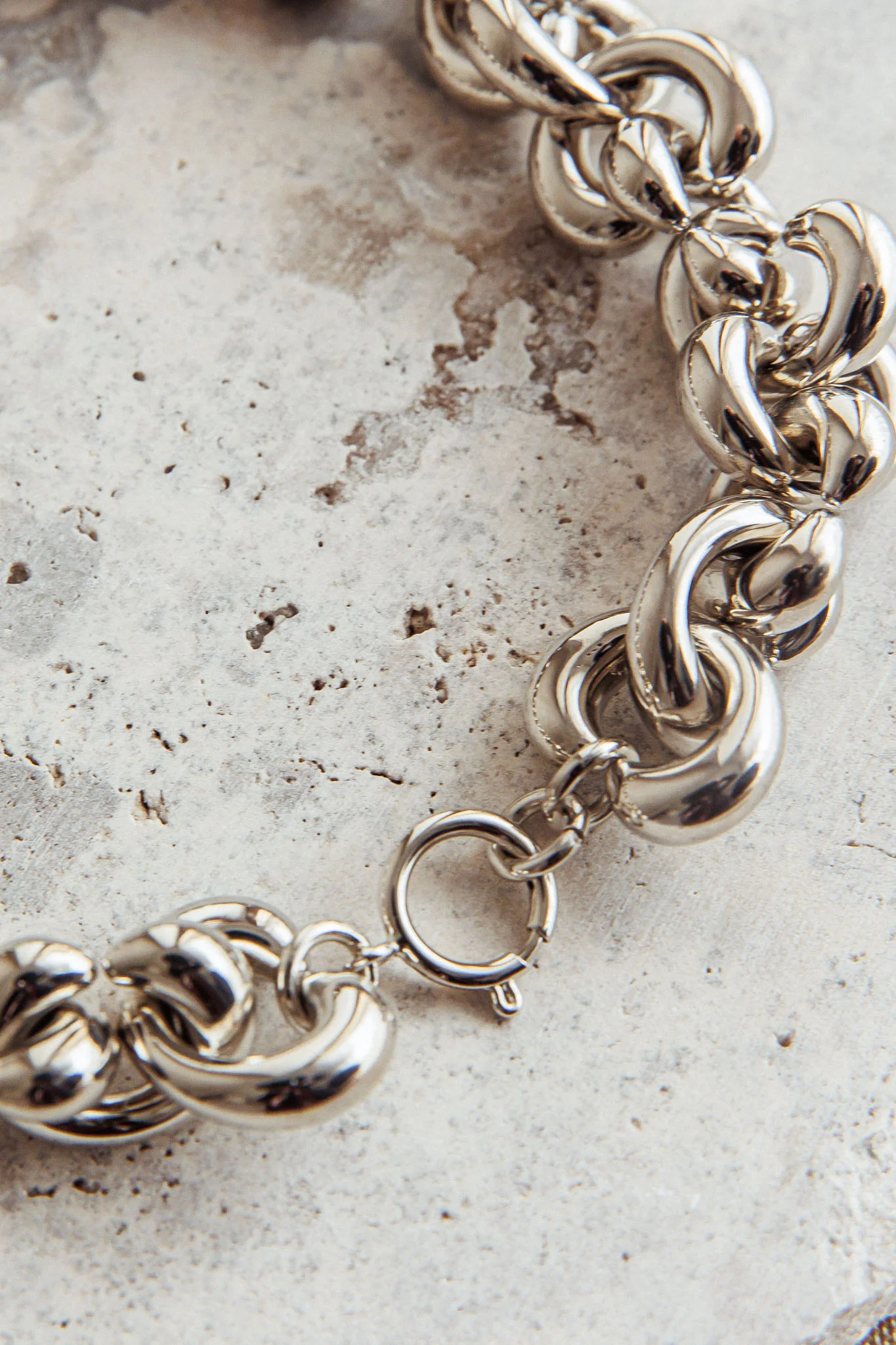 Kat Irregular Choker Necklace Dark Silver - Image 4
