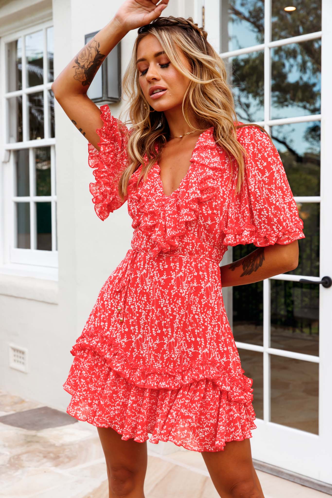 Las Palmas Frill Trim Keyhole Back Dress Floral Print Red. - Image 7