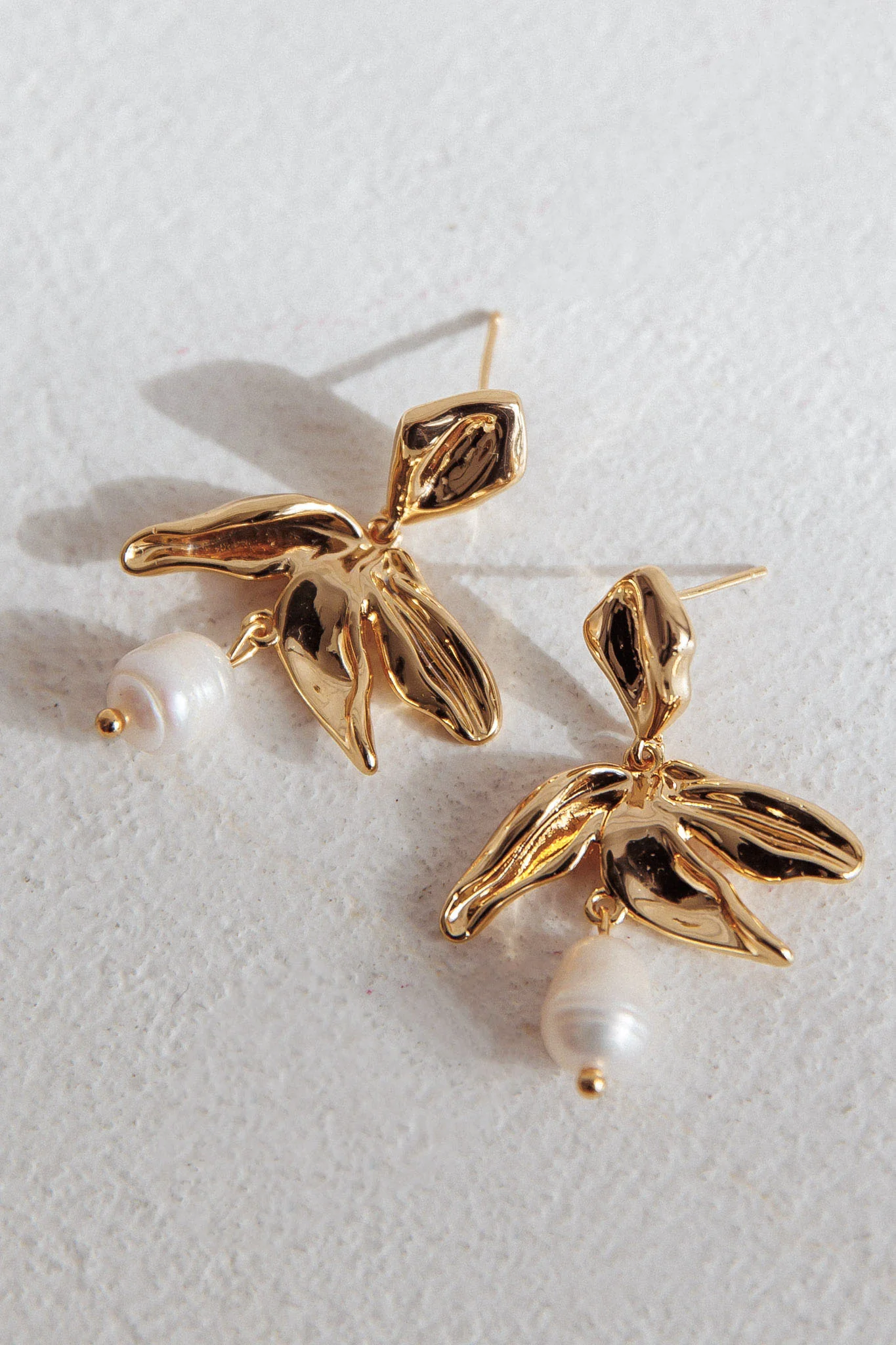 Lucie Drop Flower And Pearl Earrings Gold - Image 3