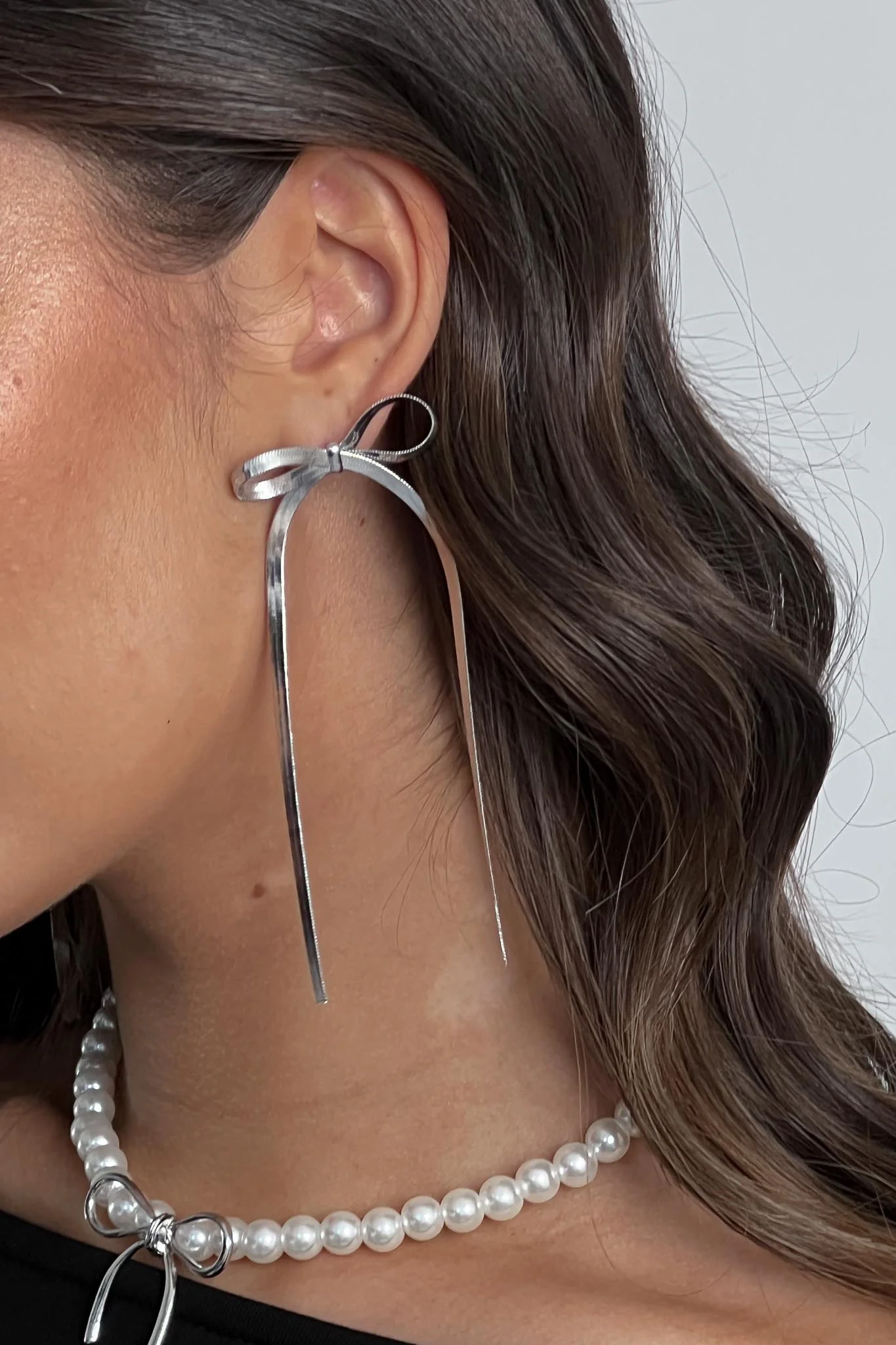 Macy Herringbone Bow Earrings Silver - Image 2