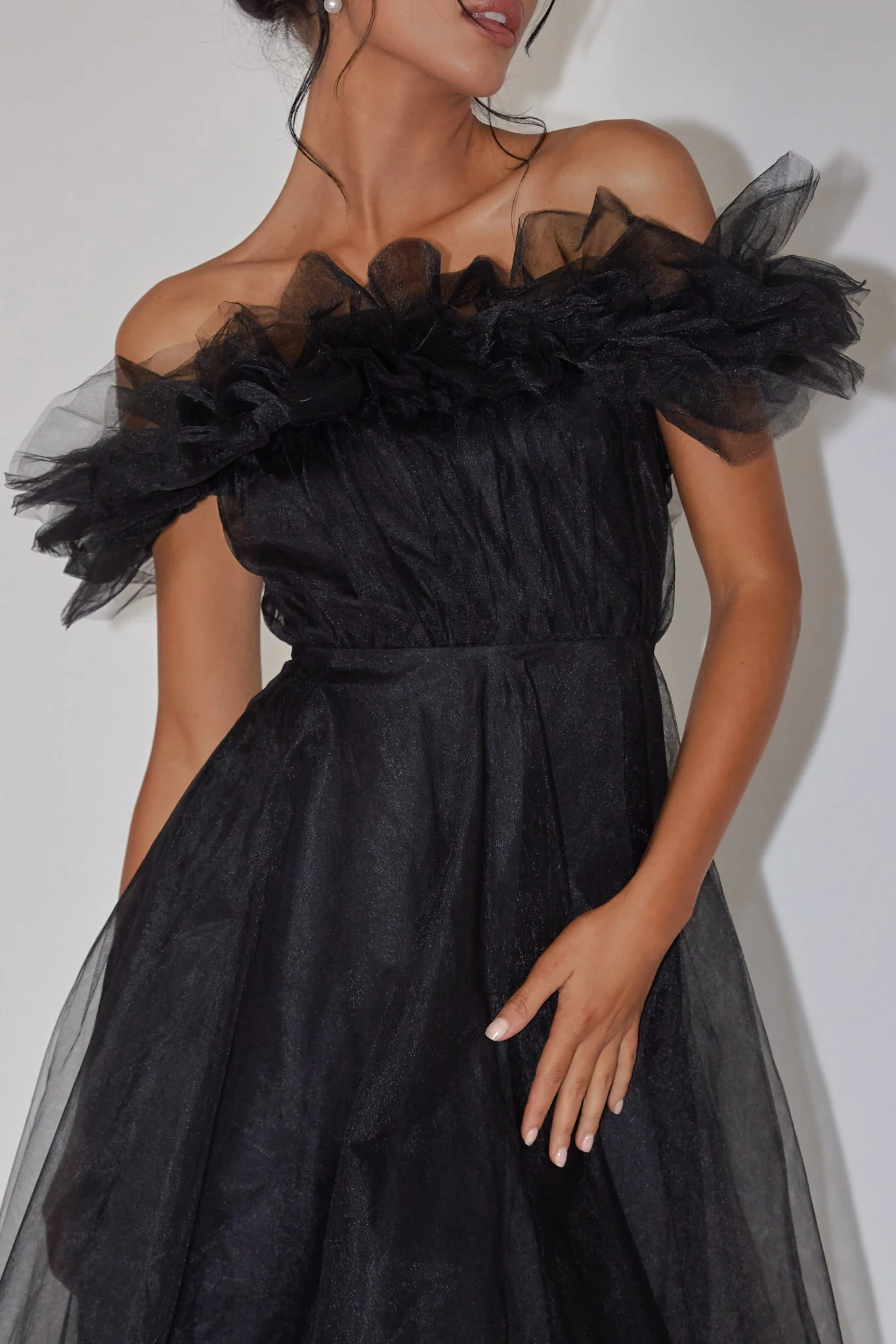 May Rose Off-Shoulder Tulle Midi Dress Black - Image 4