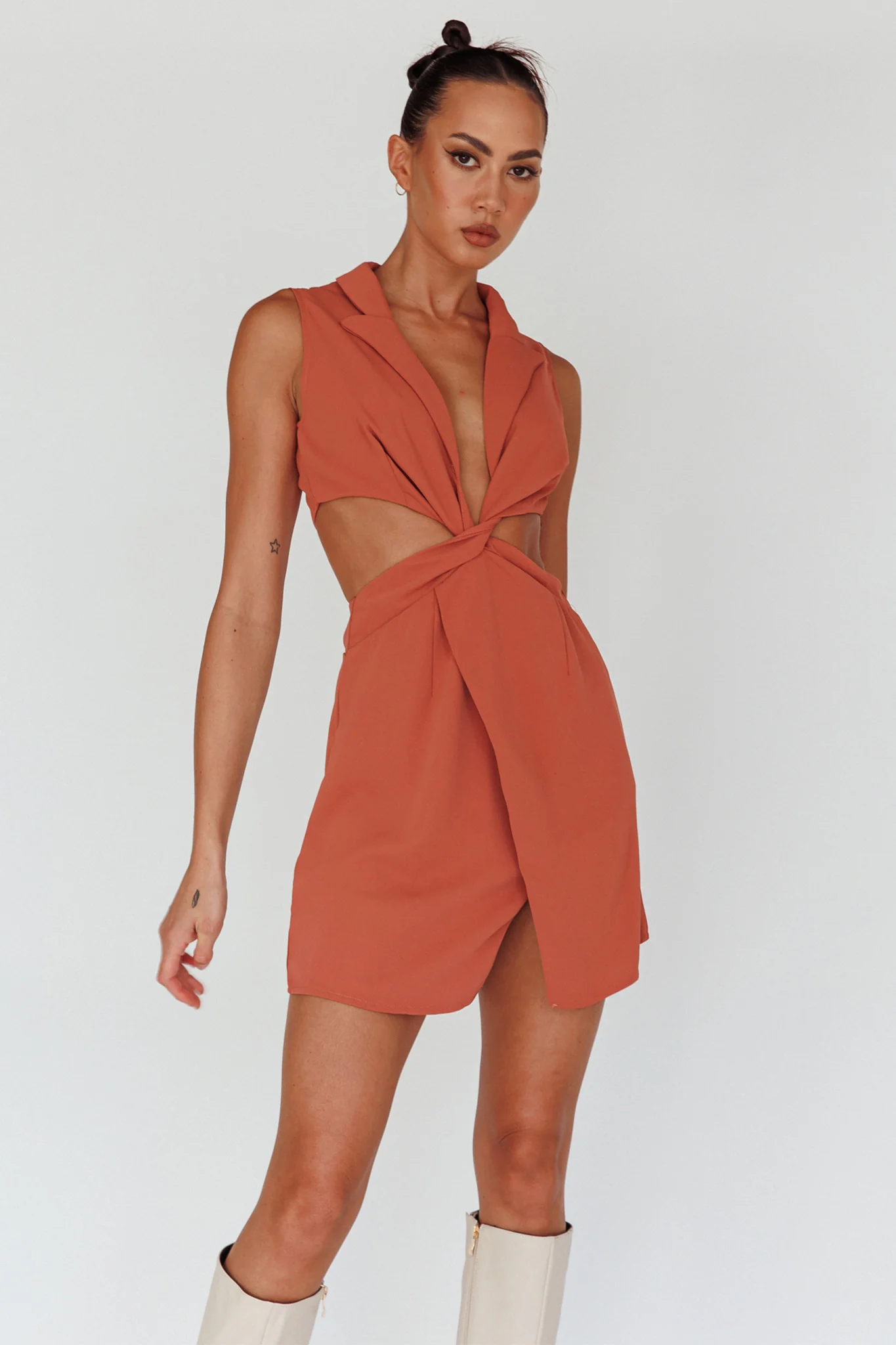 Milarni Collared Cut-Out Mini Dress Rose - Image 5