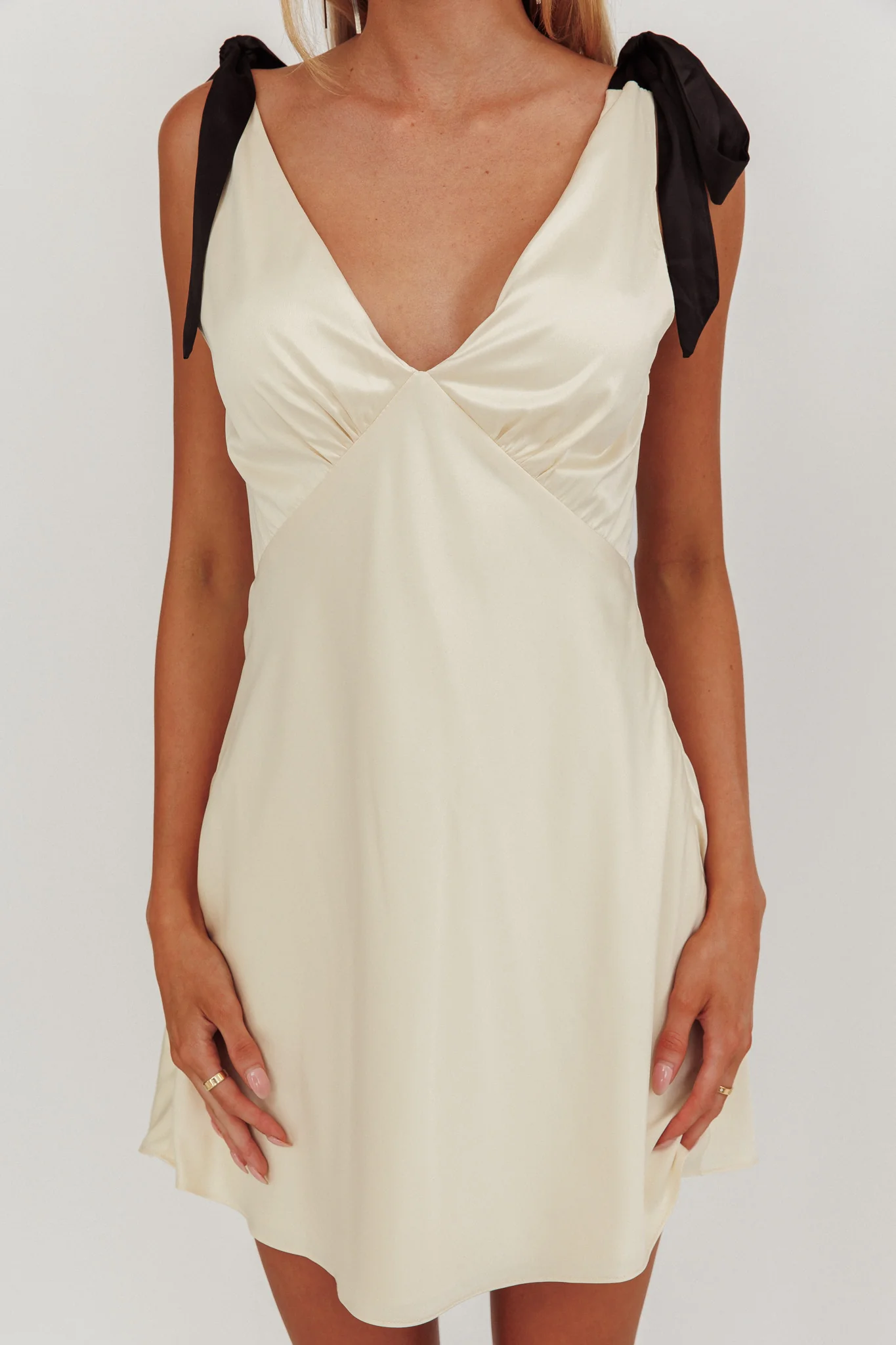 New York Minute Tied Shoulders Mini Dress Oyster - Image 5