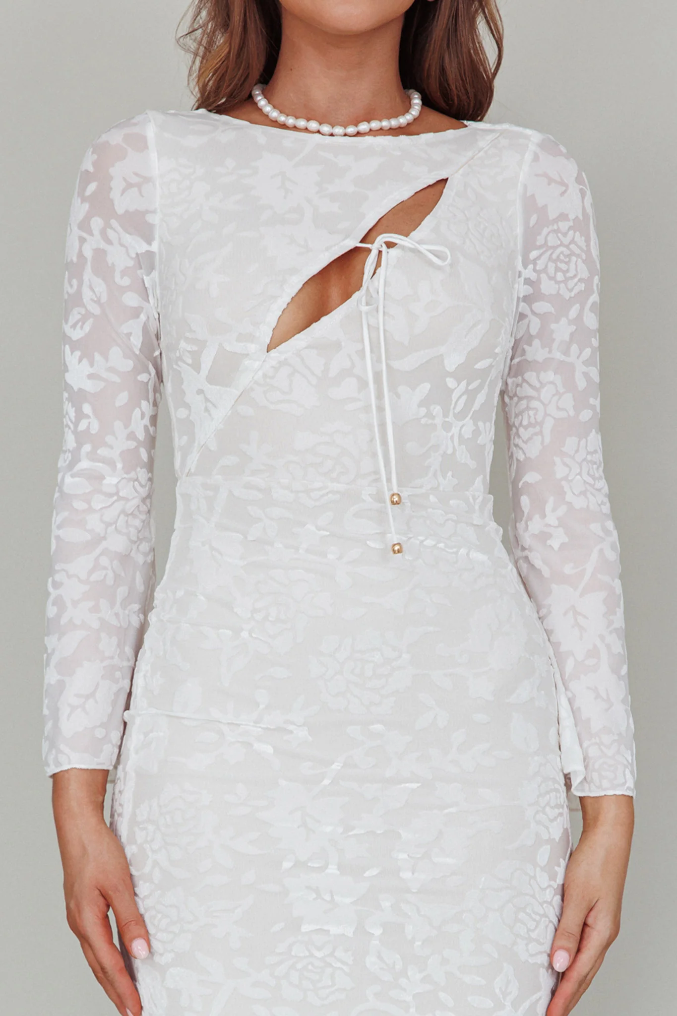Novalie Long Sleeve Velvet Print Midi Dress White - Image 4