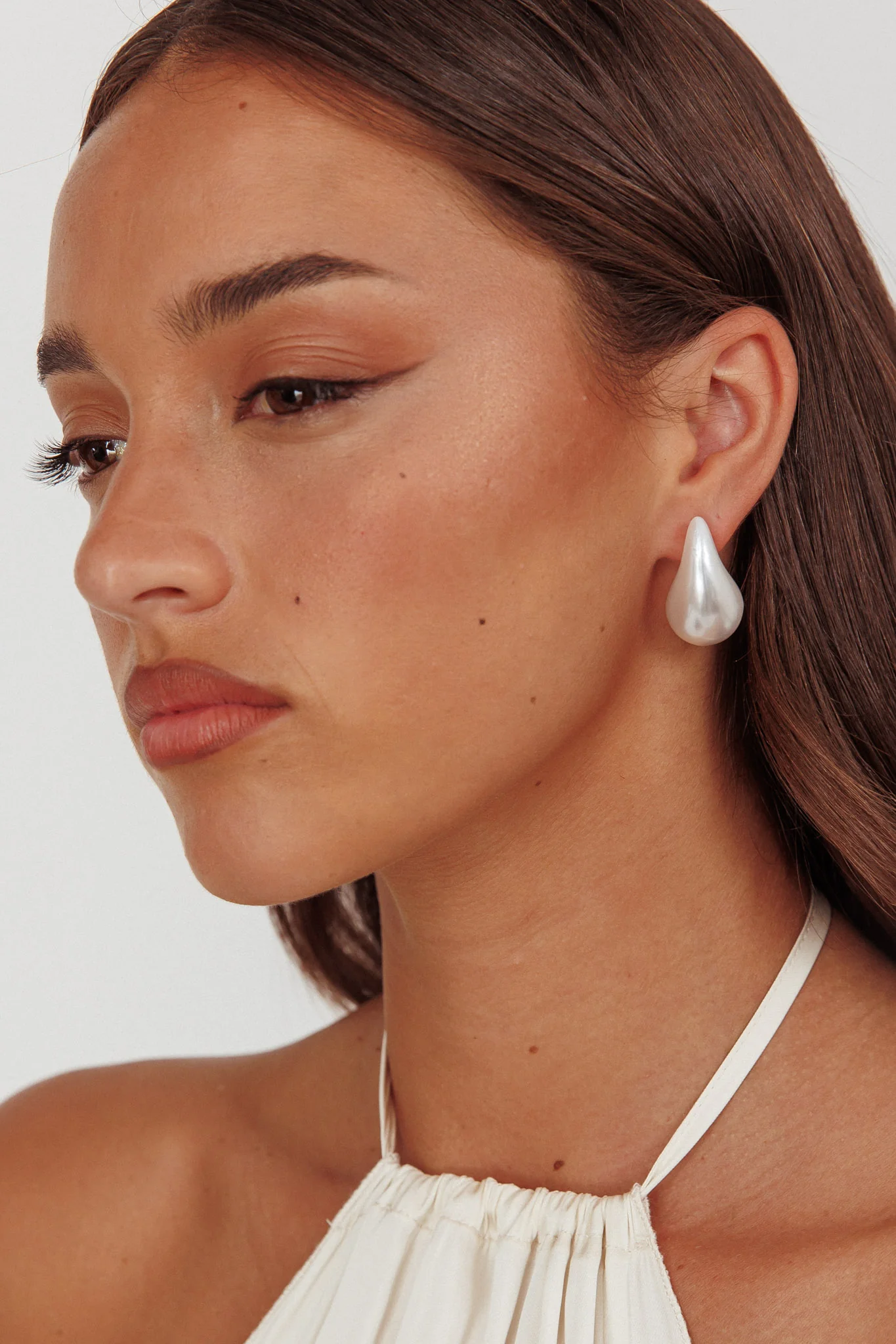 Rainy Teardrop Earrings Pearl - Image 3