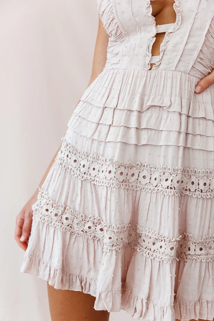 Riley Deep V-Neckline Ruffle Detail Dress Blush - Image 4