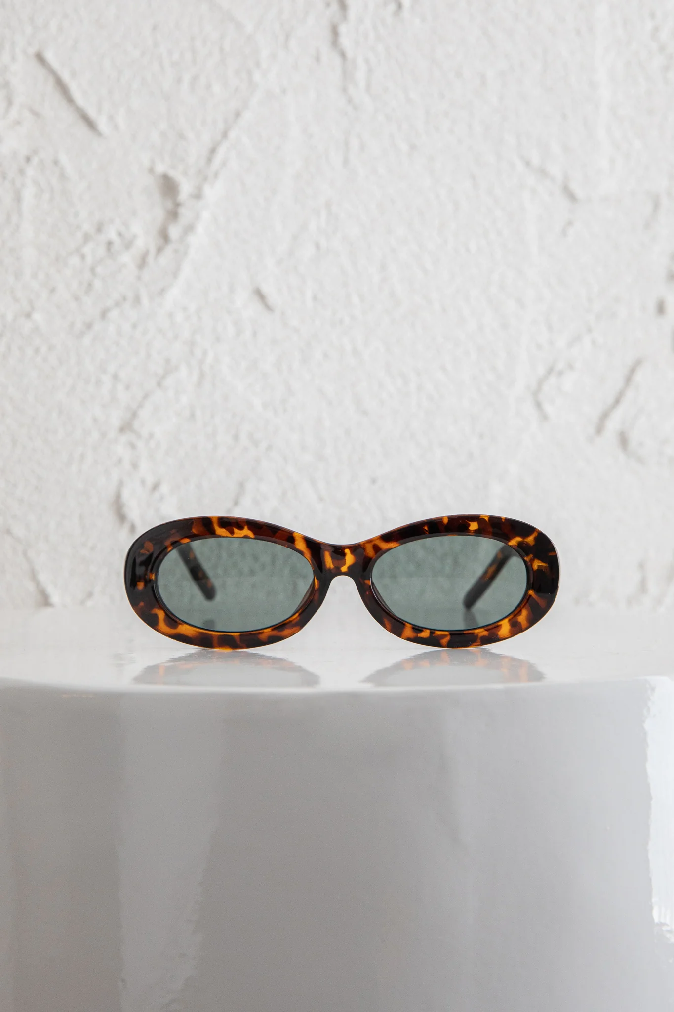 Riptide Oval Sunglasses Tort - Image 2