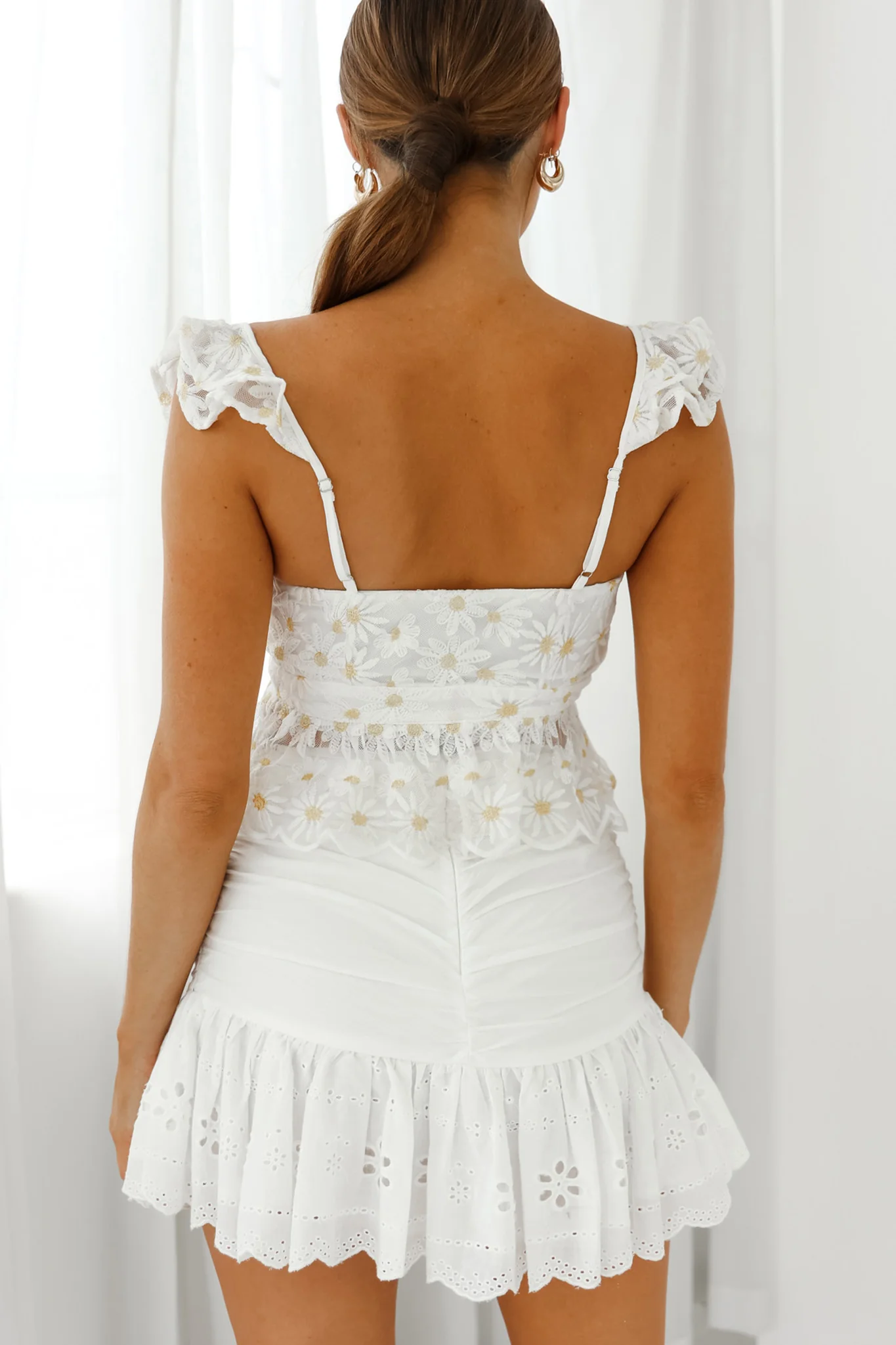 Say That Again Ruffle Shoulder Tied Bust Crop Top White Daisy - Image 4