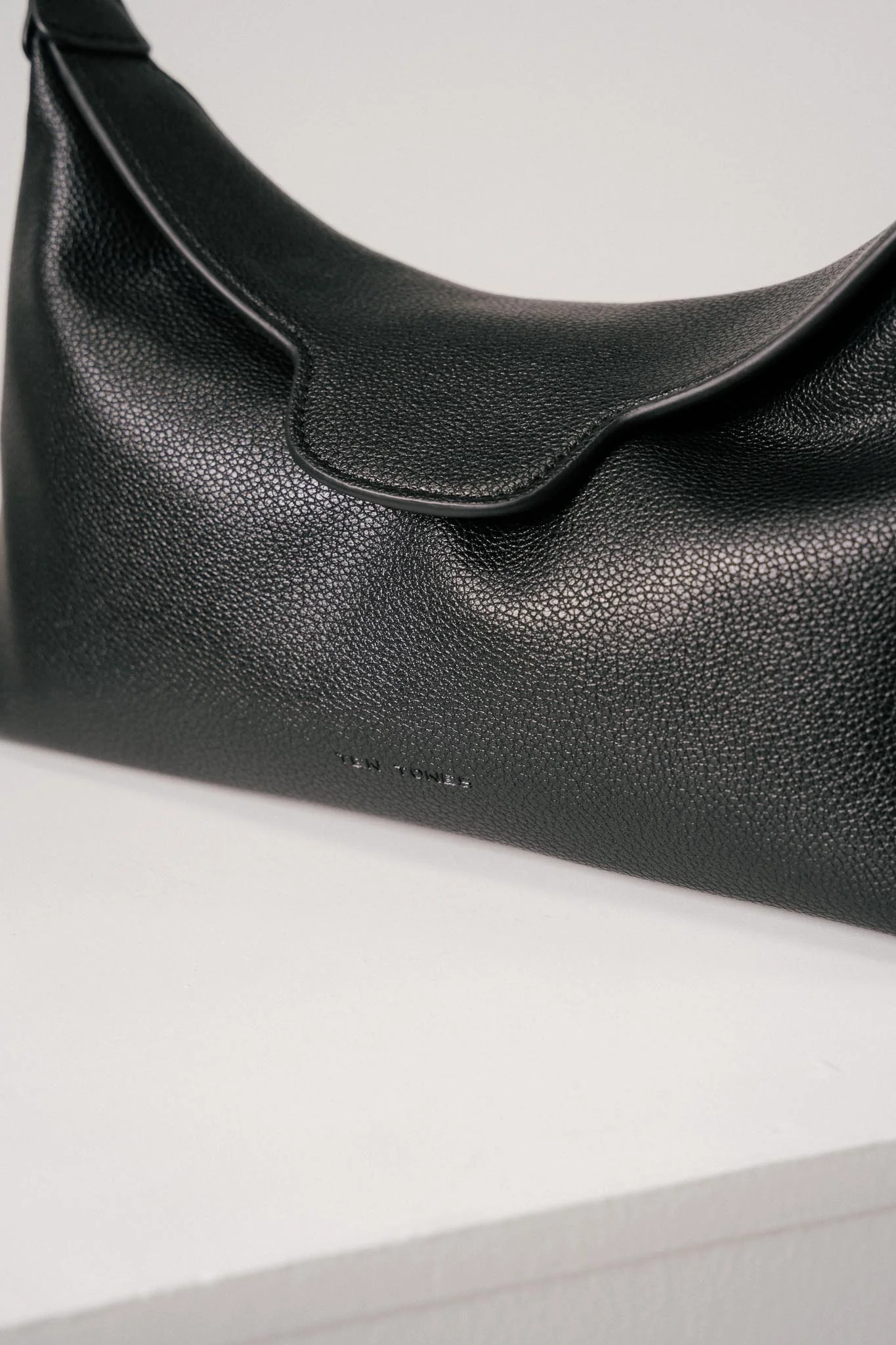 TEN TONES Aurelia Hobo Bag Black - Image 3
