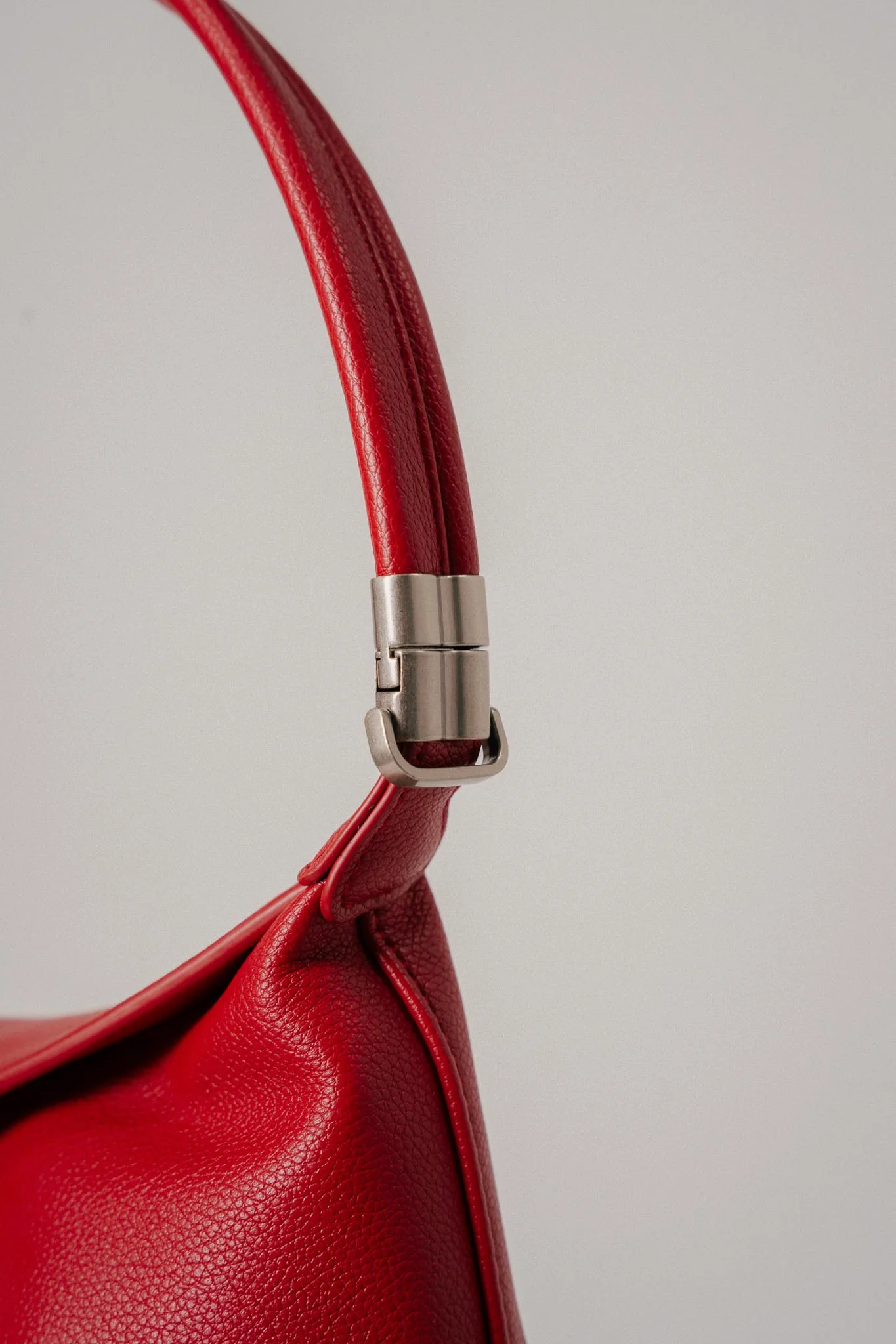TEN TONES Aurelia Hobo Bag Red - Image 3