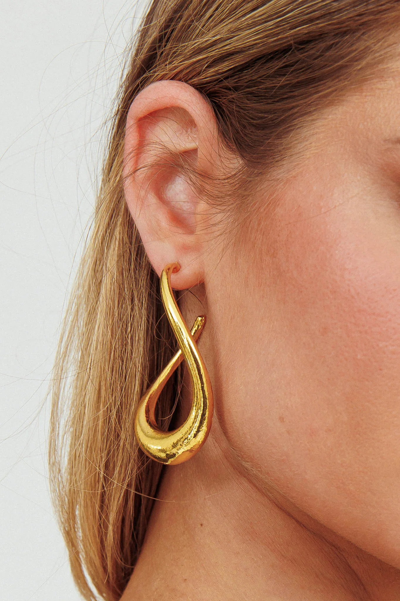 Triumph Hoop Earrings Gold - Image 4