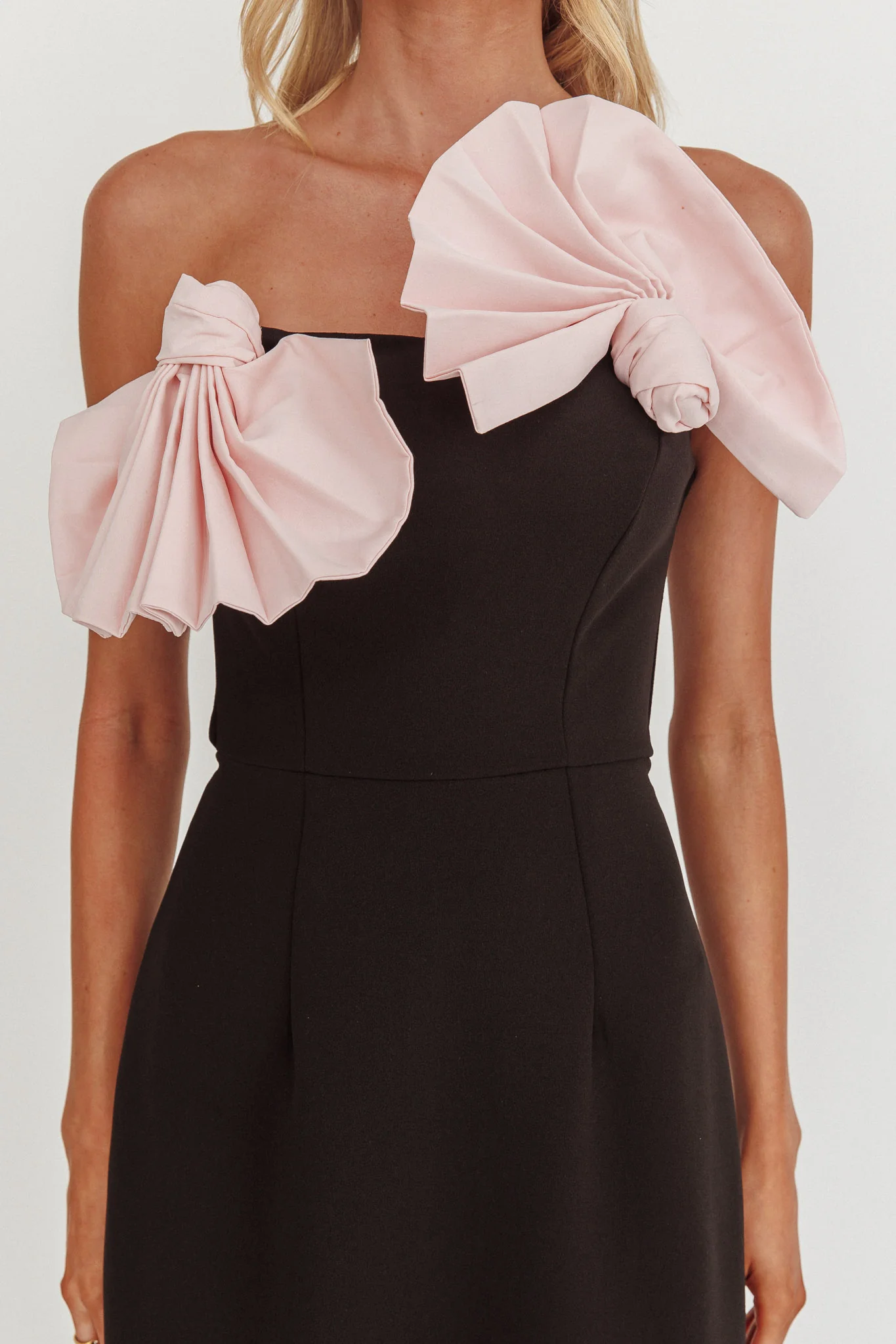 Viktoria Strapless Concertina Decoration Mini Dress Black - Image 3