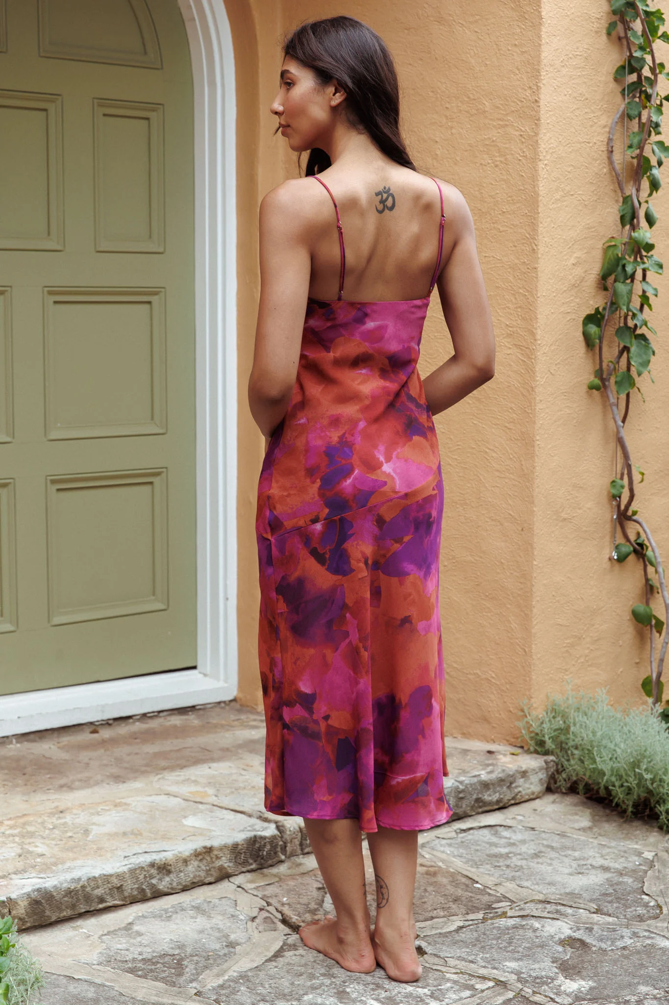 Well Versed Pleated Bust Front Split Dress Dark Rose - Image 2