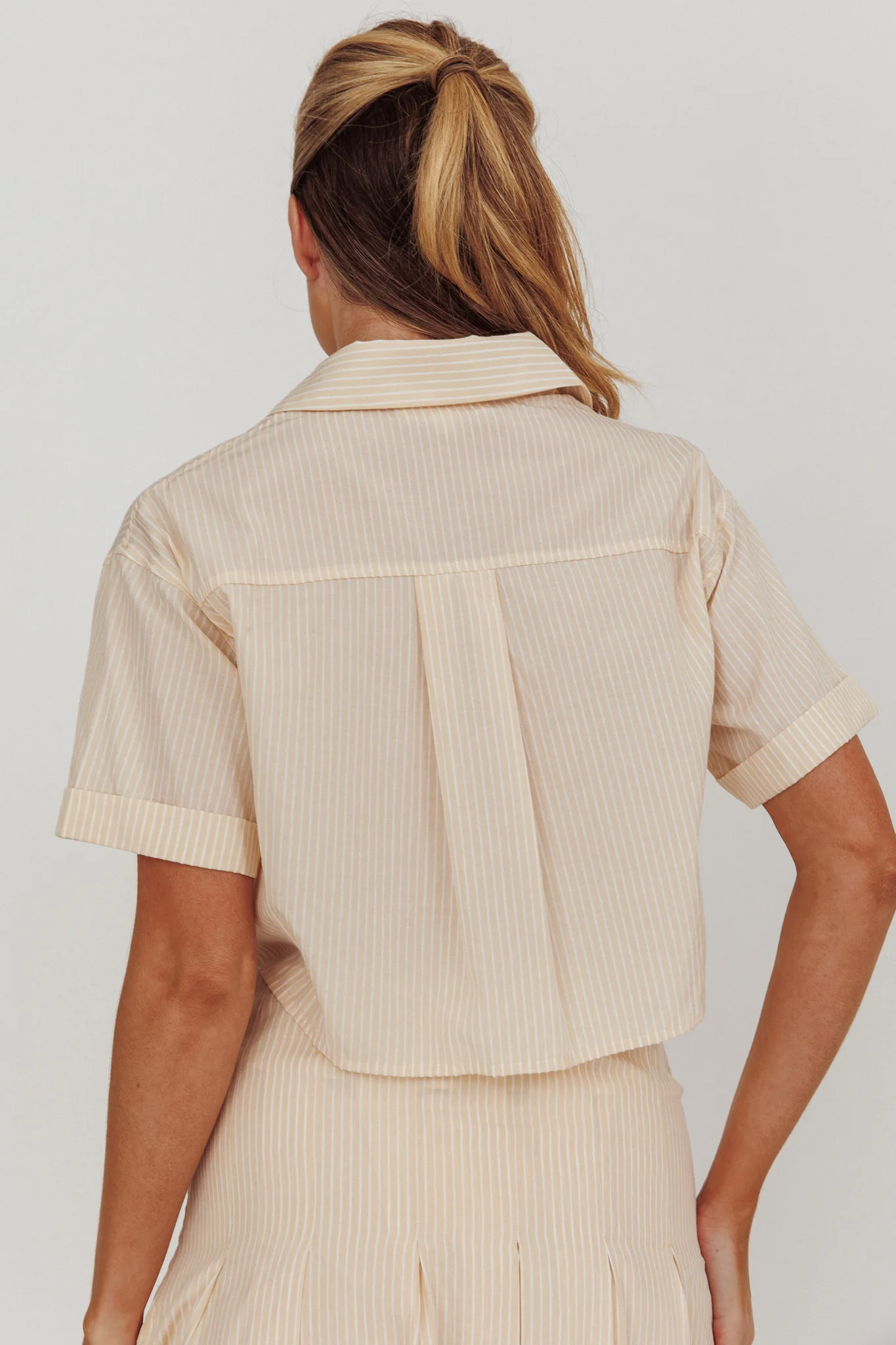 Zealous Boxy Cropped Striped Shirt Beige/Off White - Image 2